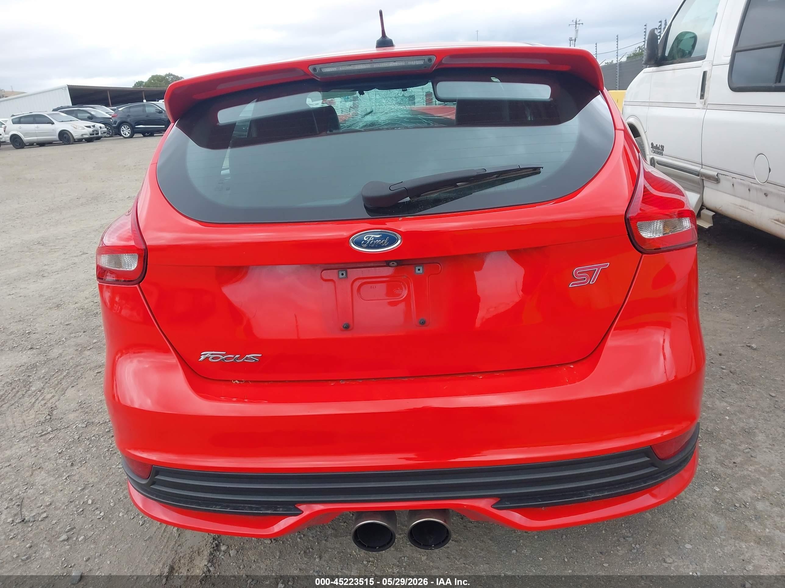 2015 Ford Focus St   Red vin: 1FADP3L91FL306758