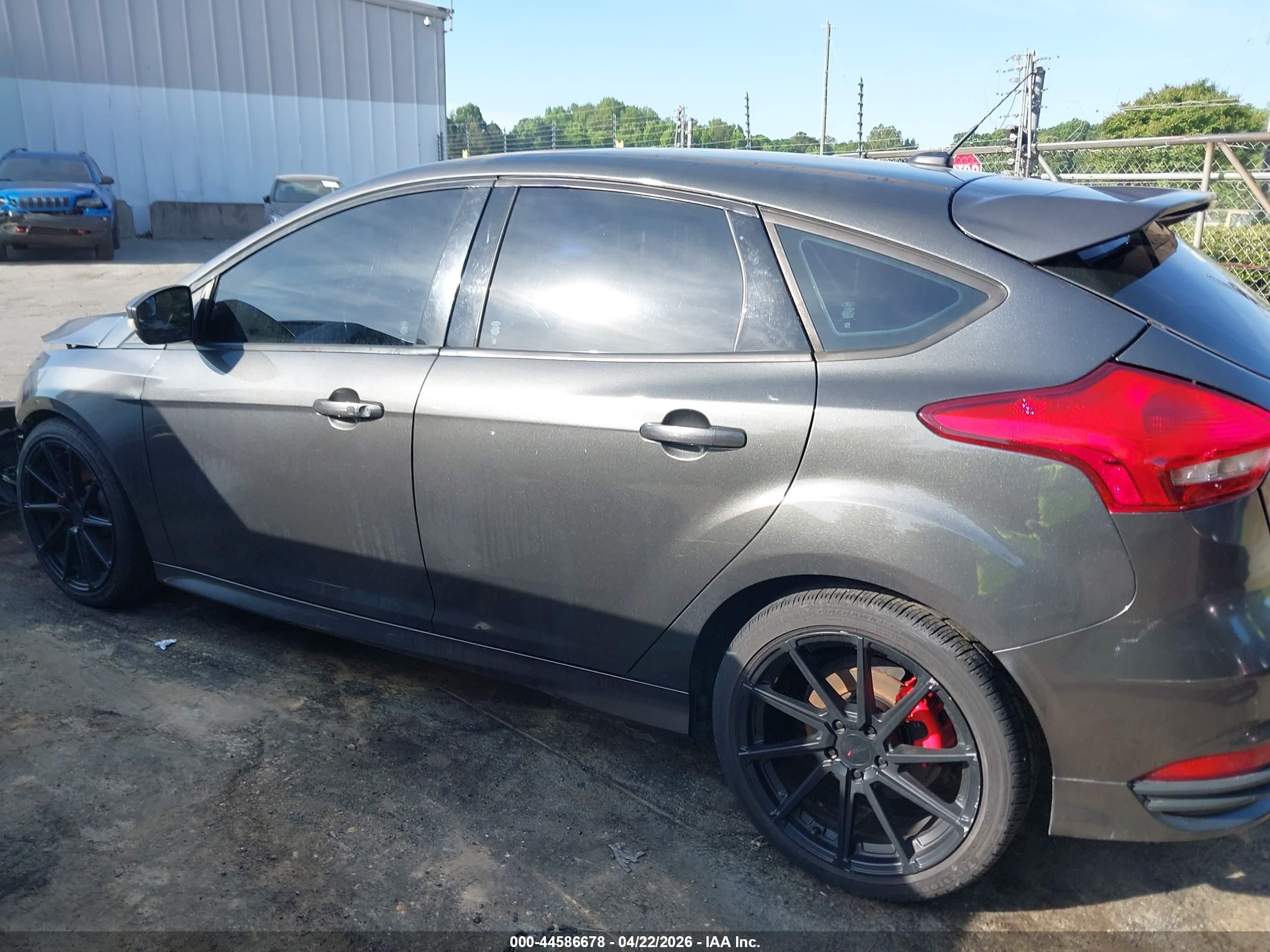 2018 Ford Focus St   Gray vin: 1FADP3L91JL289324