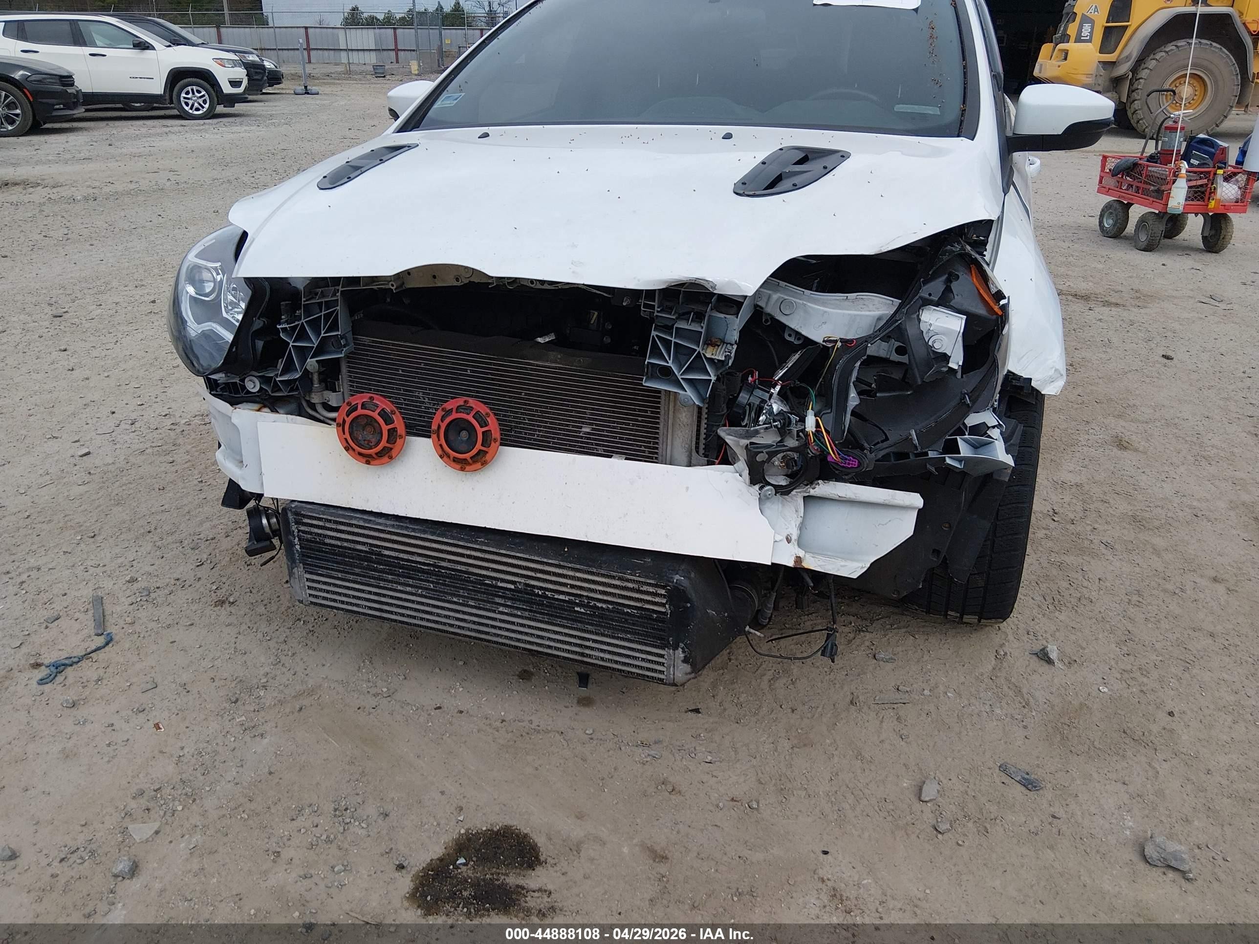 2014 Ford Focus St   White vin: 1FADP3L92EL114795
