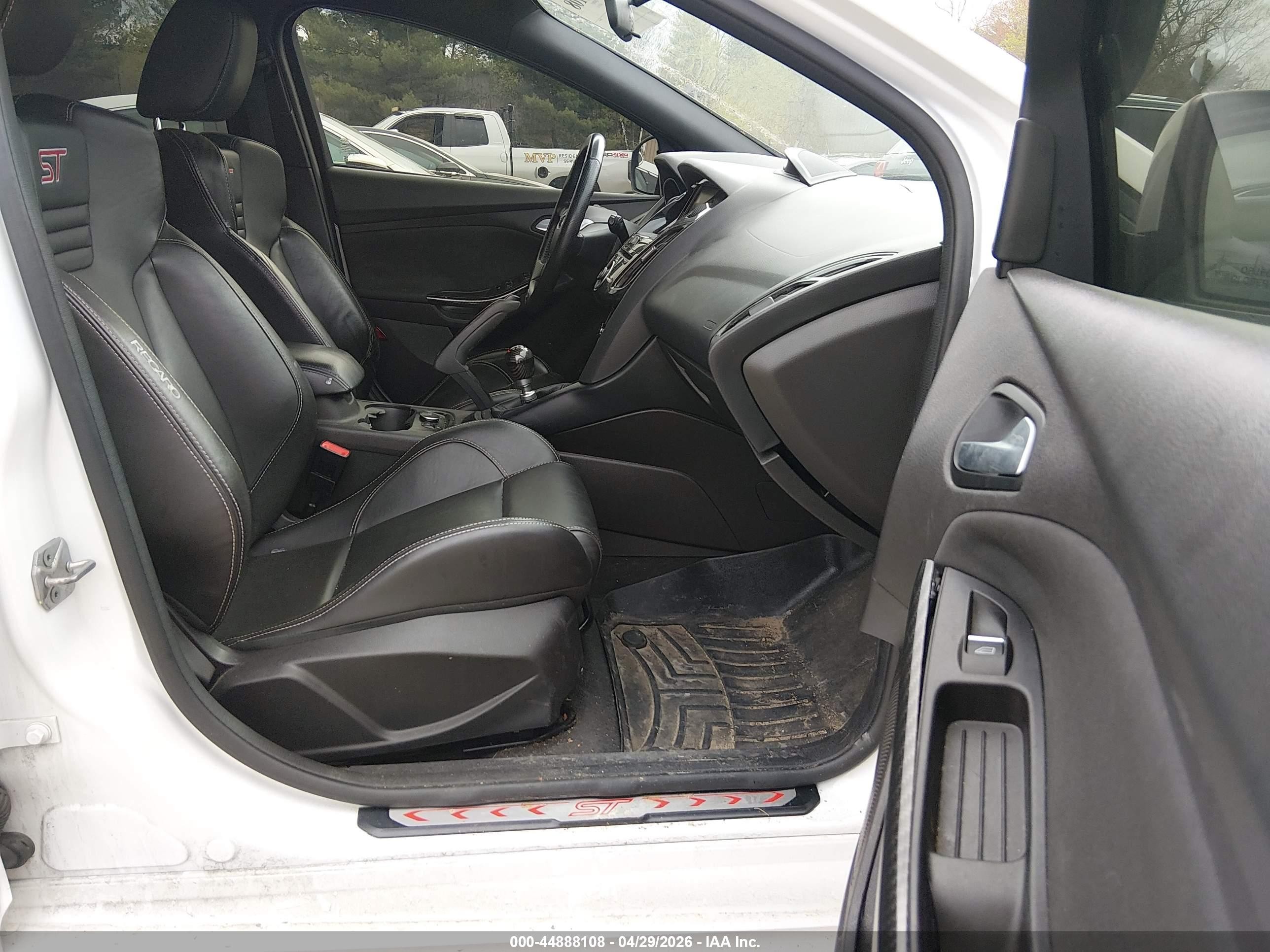 2014 Ford Focus St   White vin: 1FADP3L92EL114795