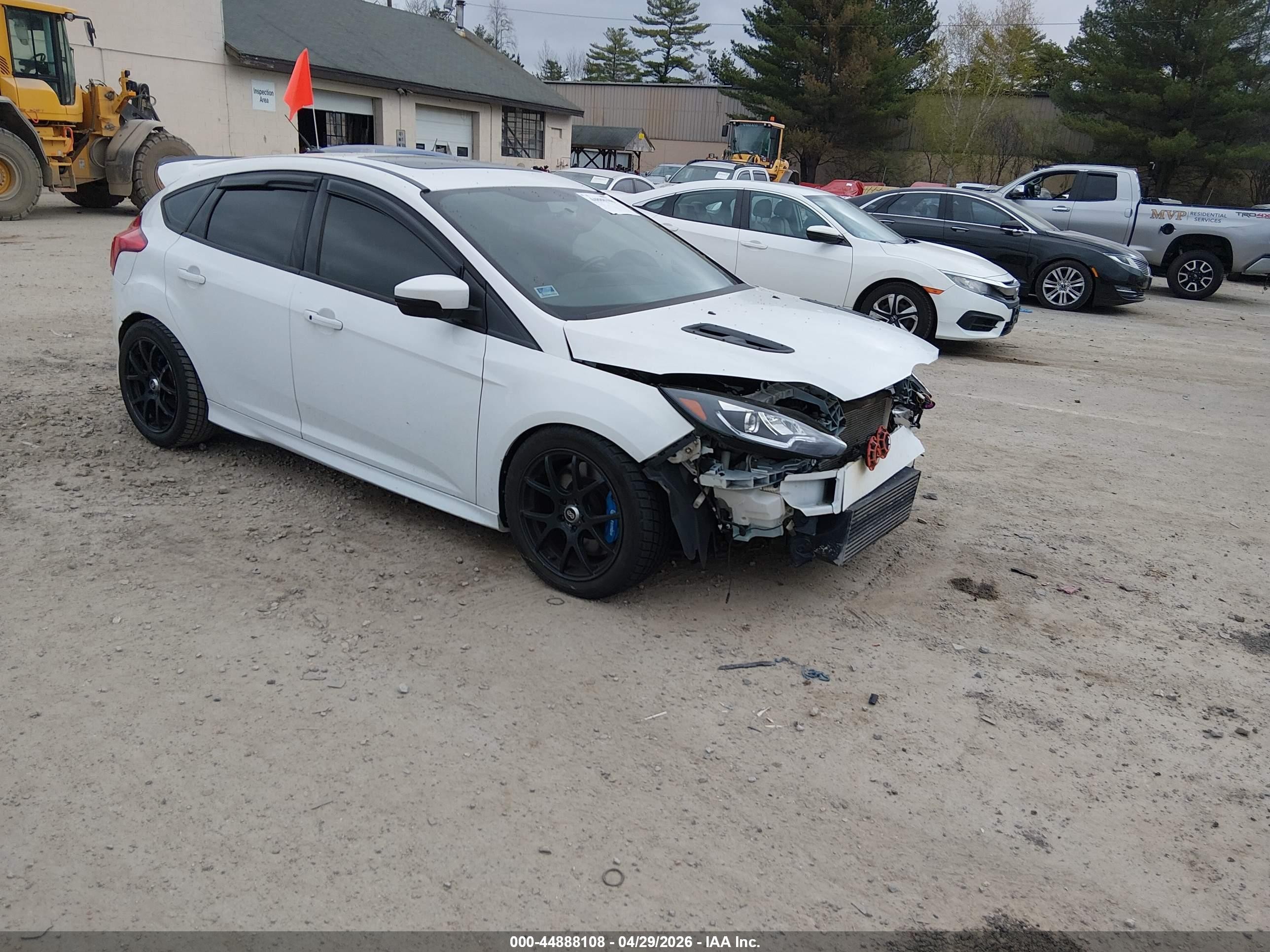 2014 Ford Focus St   White vin: 1FADP3L92EL114795
