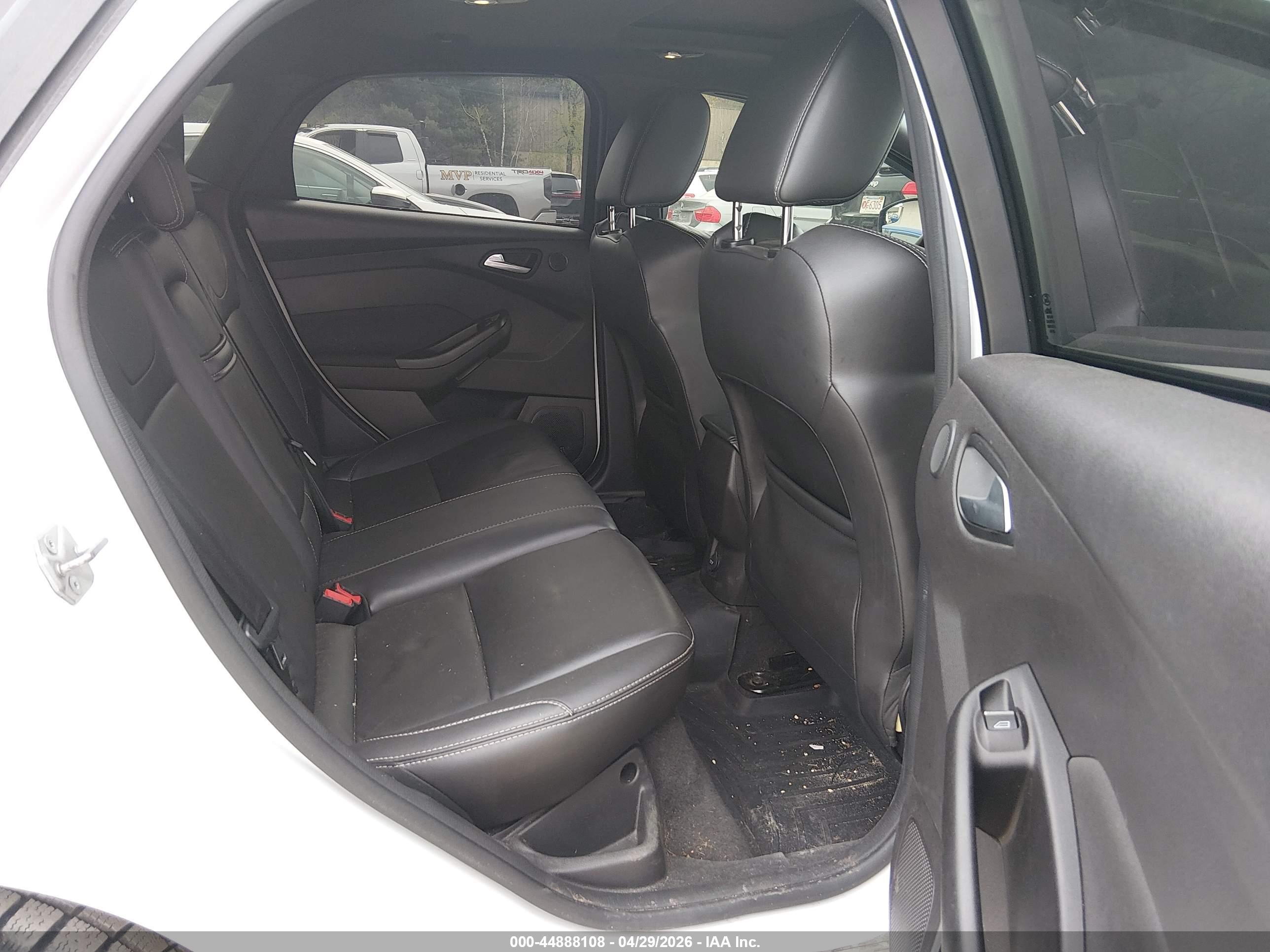 2014 Ford Focus St   White vin: 1FADP3L92EL114795