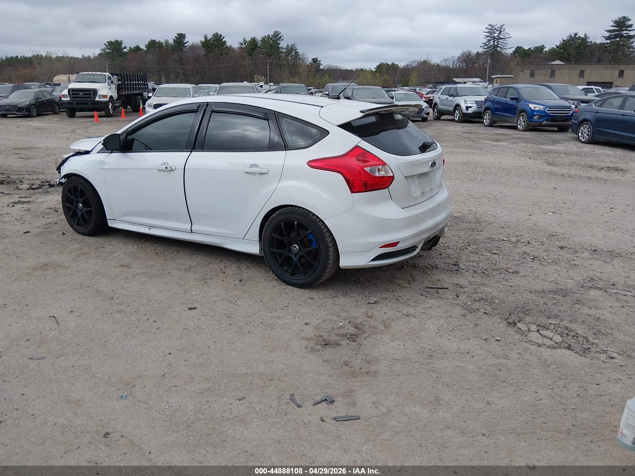 2014 Ford Focus St   White vin: 1FADP3L92EL114795