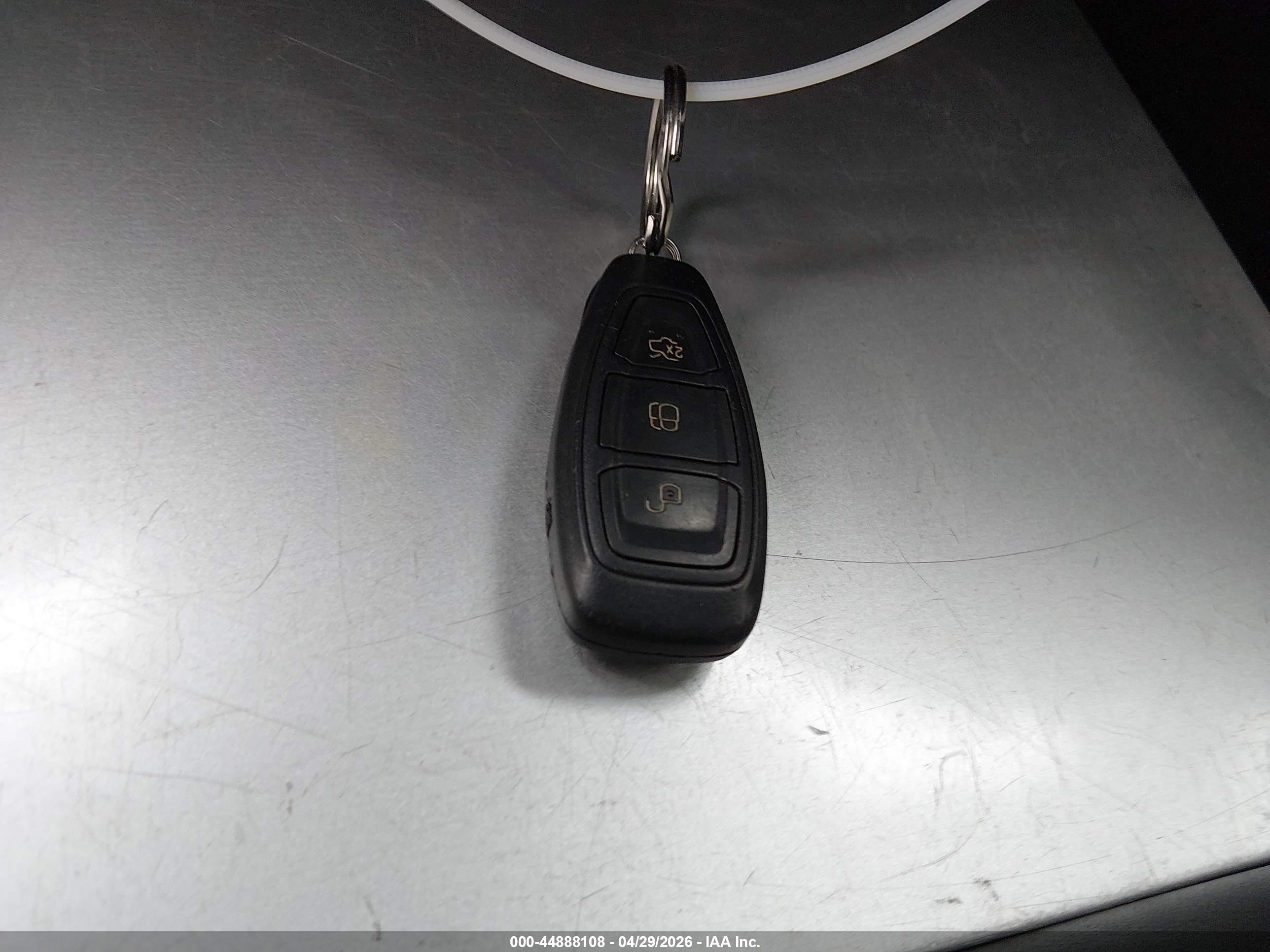 2014 Ford Focus St   White vin: 1FADP3L92EL114795
