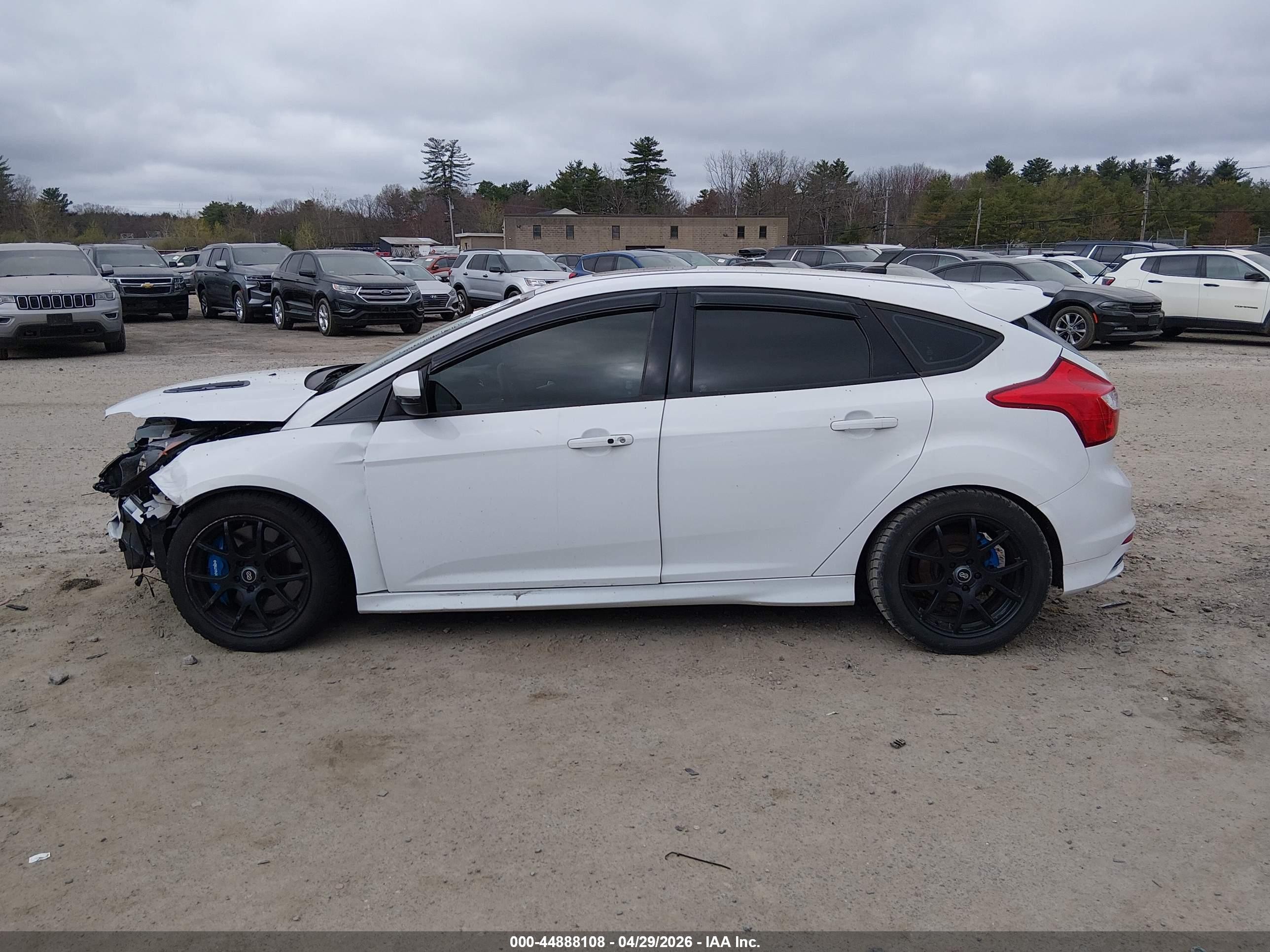 2014 Ford Focus St   White vin: 1FADP3L92EL114795
