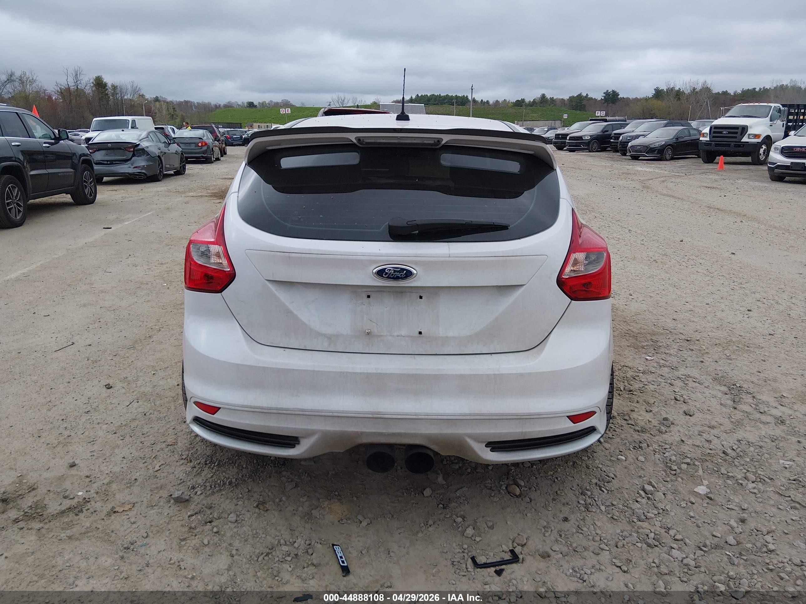 2014 Ford Focus St   White vin: 1FADP3L92EL114795