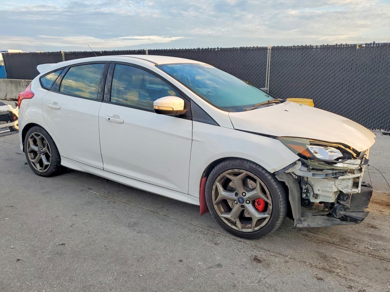 2014 Ford Focus St White vin: 1FADP3L92EL223936