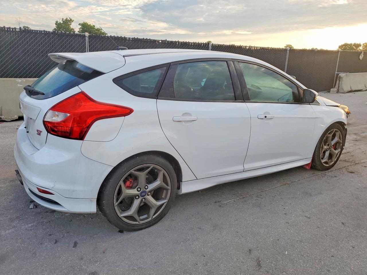 2014 Ford Focus St White vin: 1FADP3L92EL223936