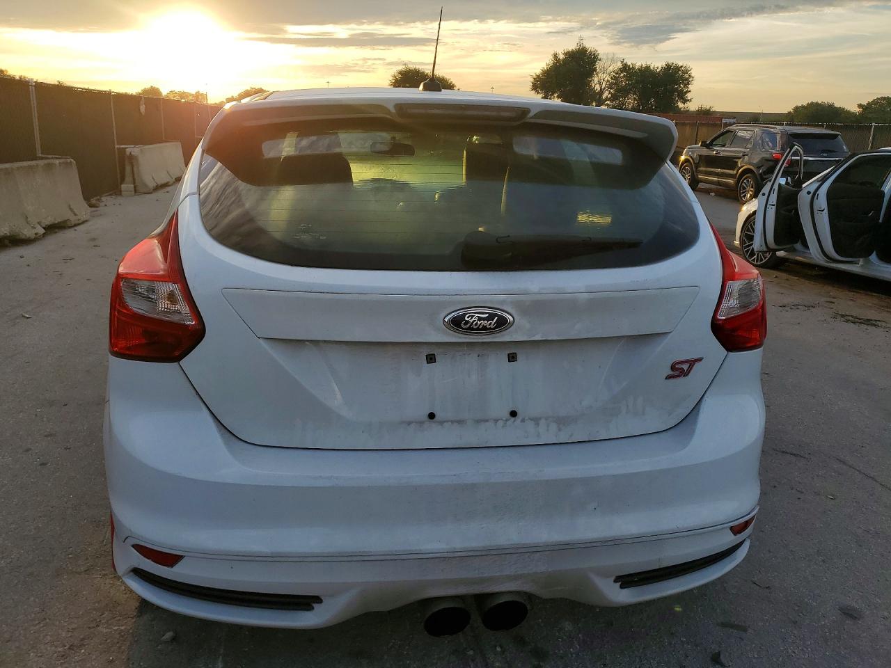2014 Ford Focus St White vin: 1FADP3L92EL223936
