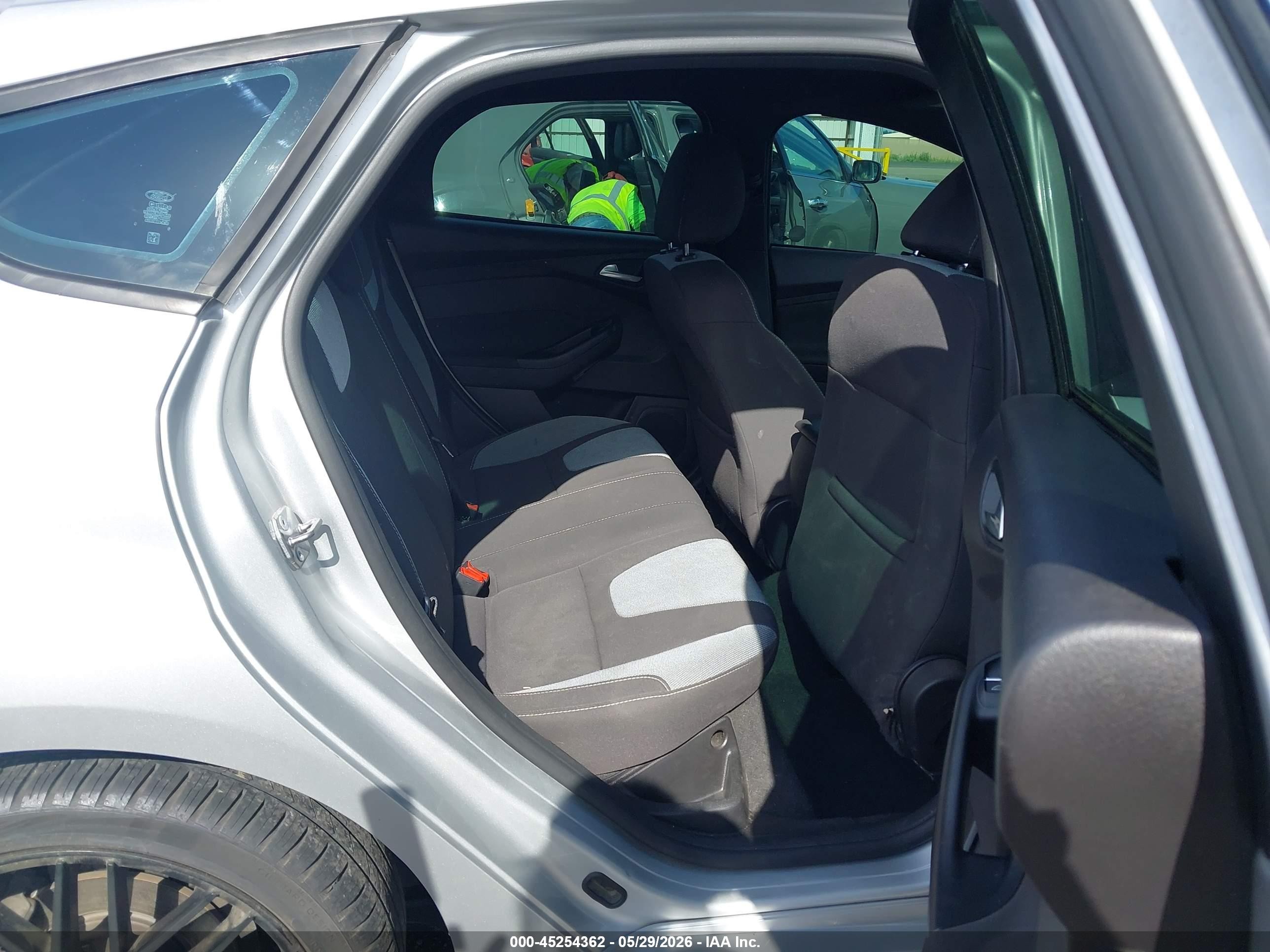 2014 Ford Focus St   Silver vin: 1FADP3L92EL375683