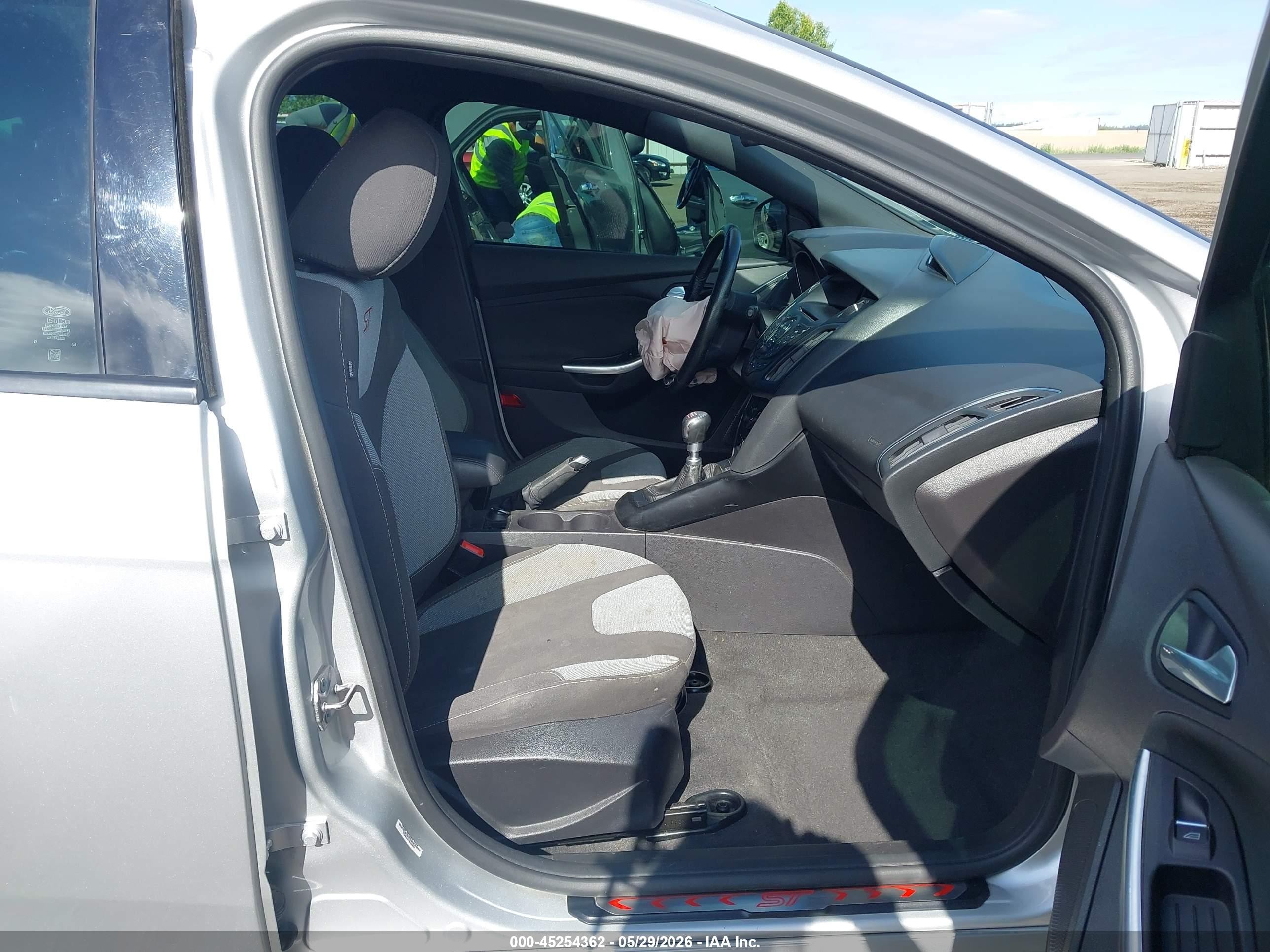 2014 Ford Focus St   Silver vin: 1FADP3L92EL375683