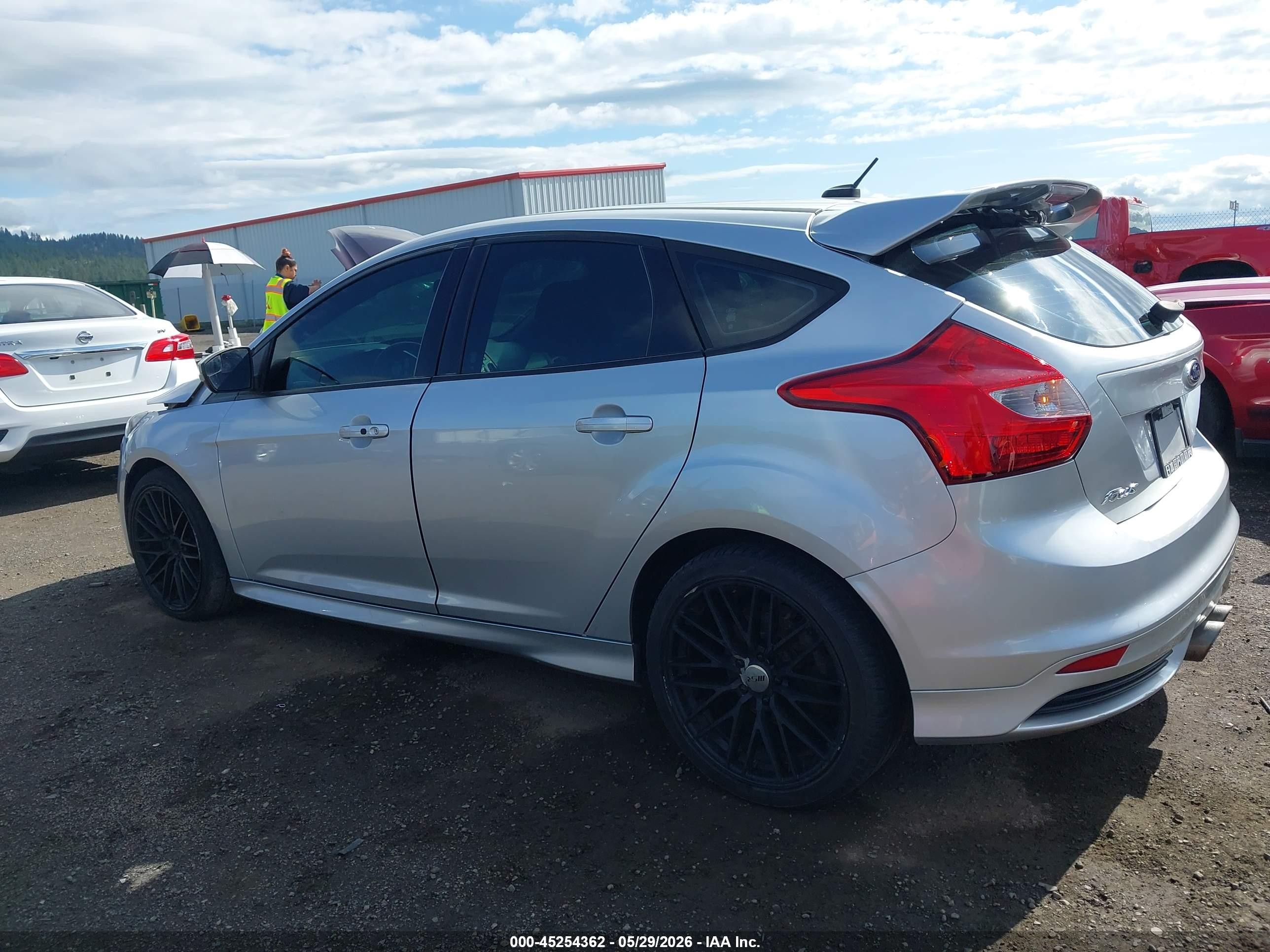 2014 Ford Focus St   Silver vin: 1FADP3L92EL375683