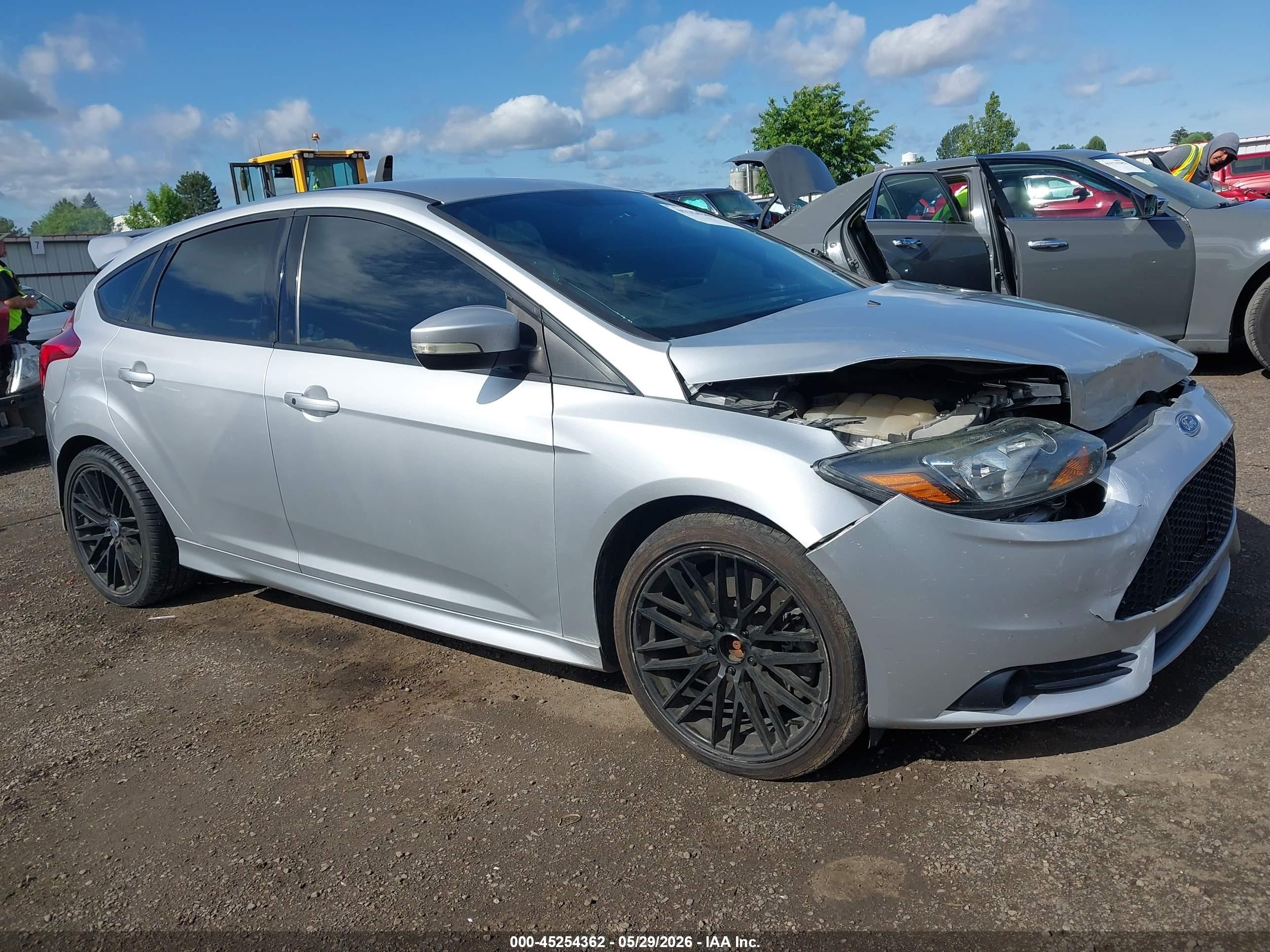 2014 Ford Focus St   Silver vin: 1FADP3L92EL375683