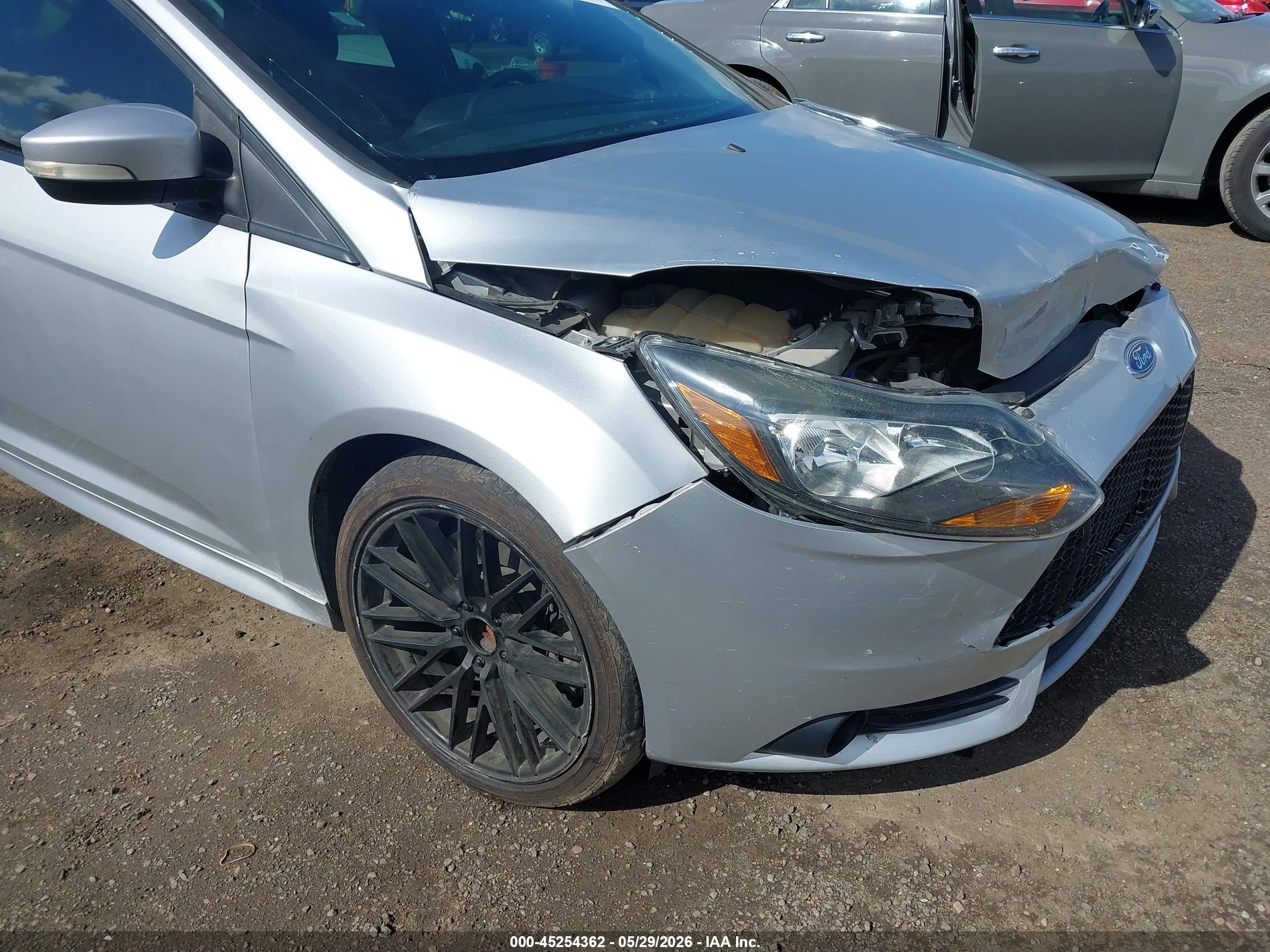 2014 Ford Focus St   Silver vin: 1FADP3L92EL375683