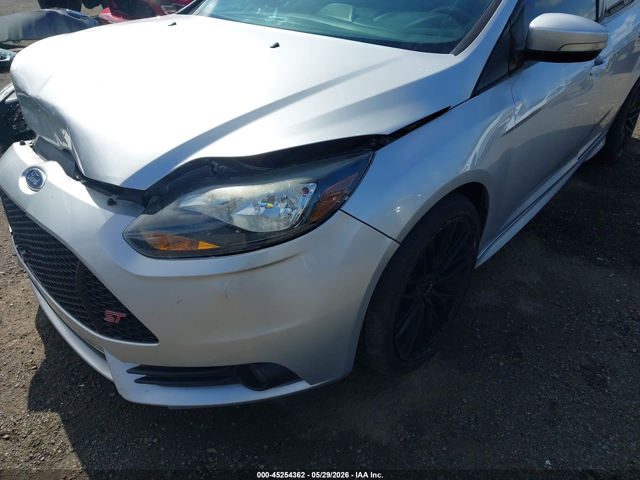 2014 Ford Focus St   Silver vin: 1FADP3L92EL375683