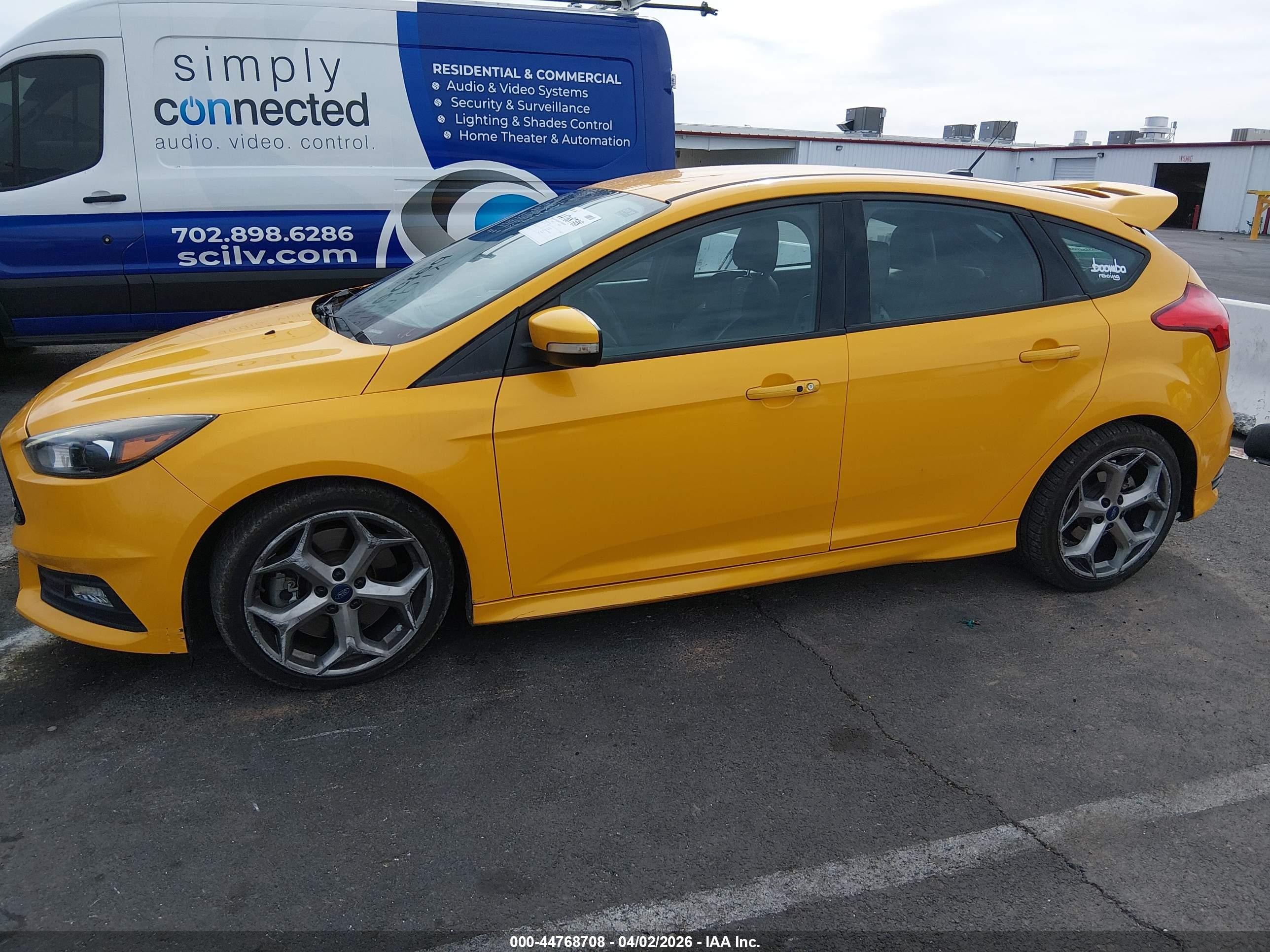 2015 Ford Focus St   Orange vin: 1FADP3L92FL264987