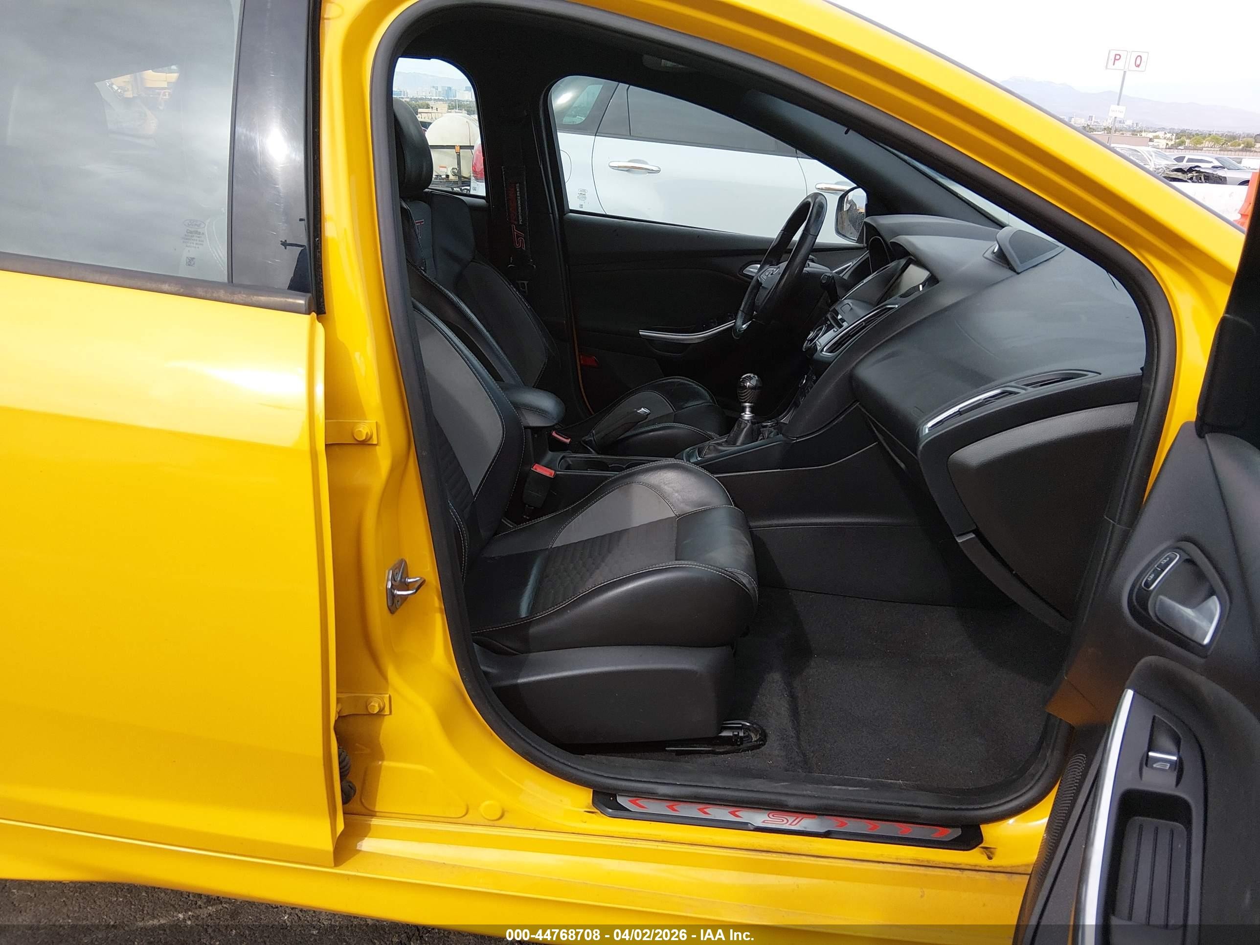 2015 Ford Focus St   Orange vin: 1FADP3L92FL264987