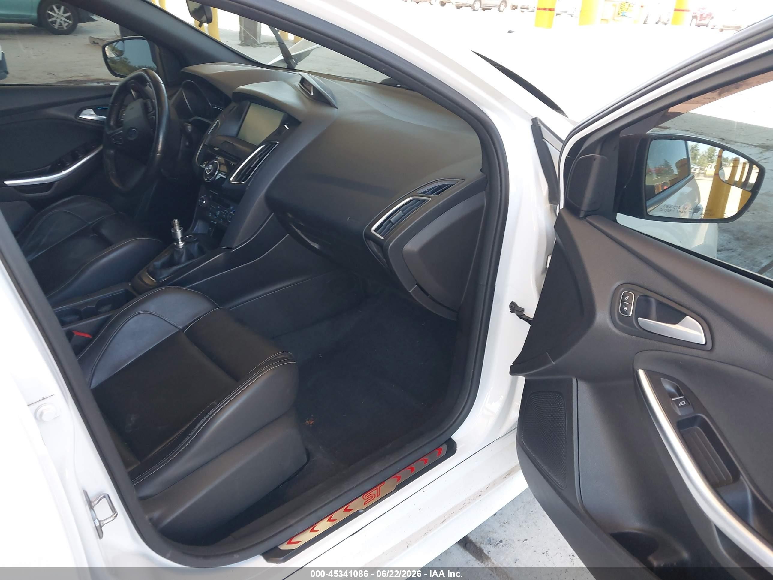 2015 Ford Focus St   White vin: 1FADP3L92FL281689