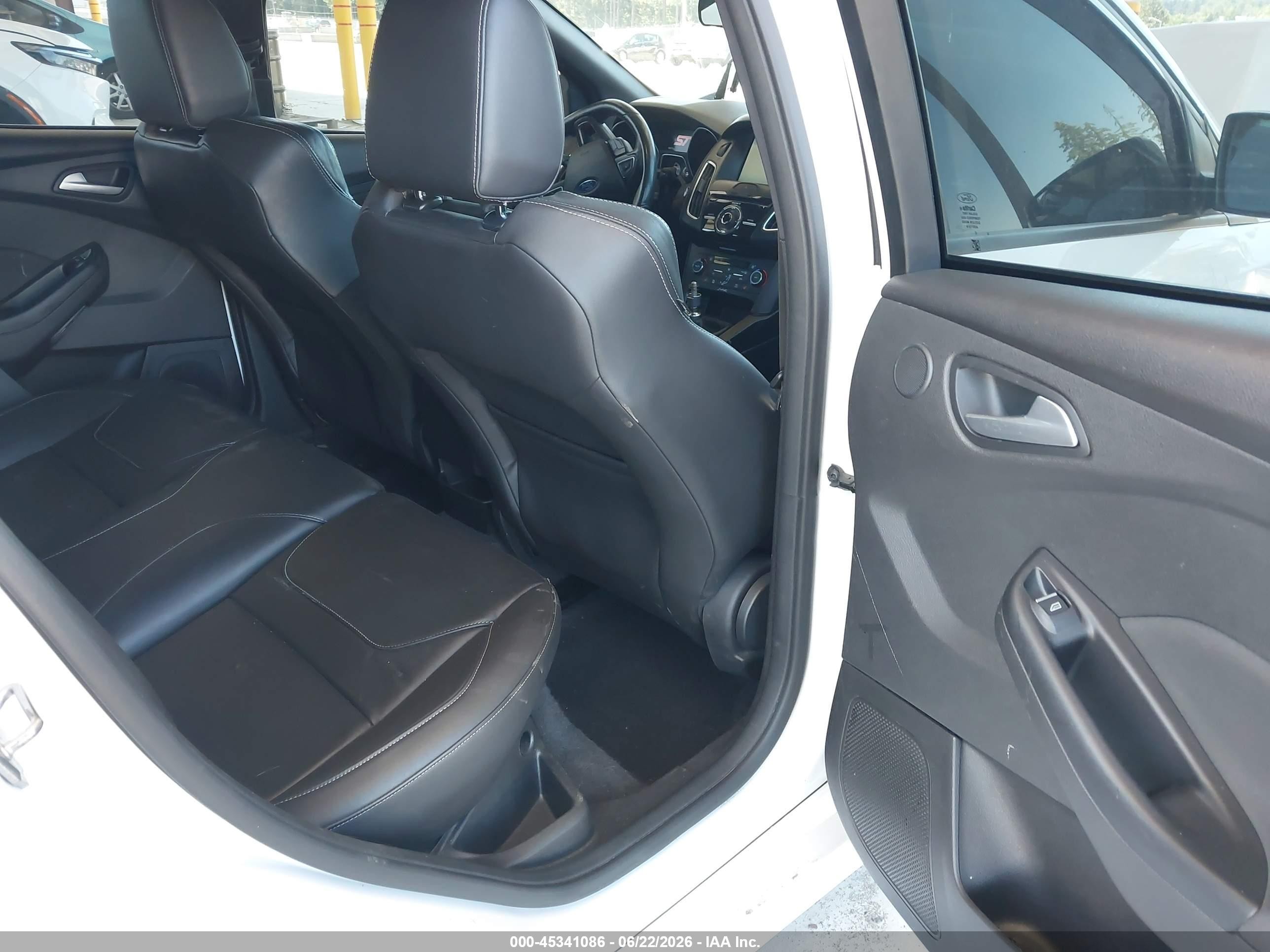 2015 Ford Focus St   White vin: 1FADP3L92FL281689