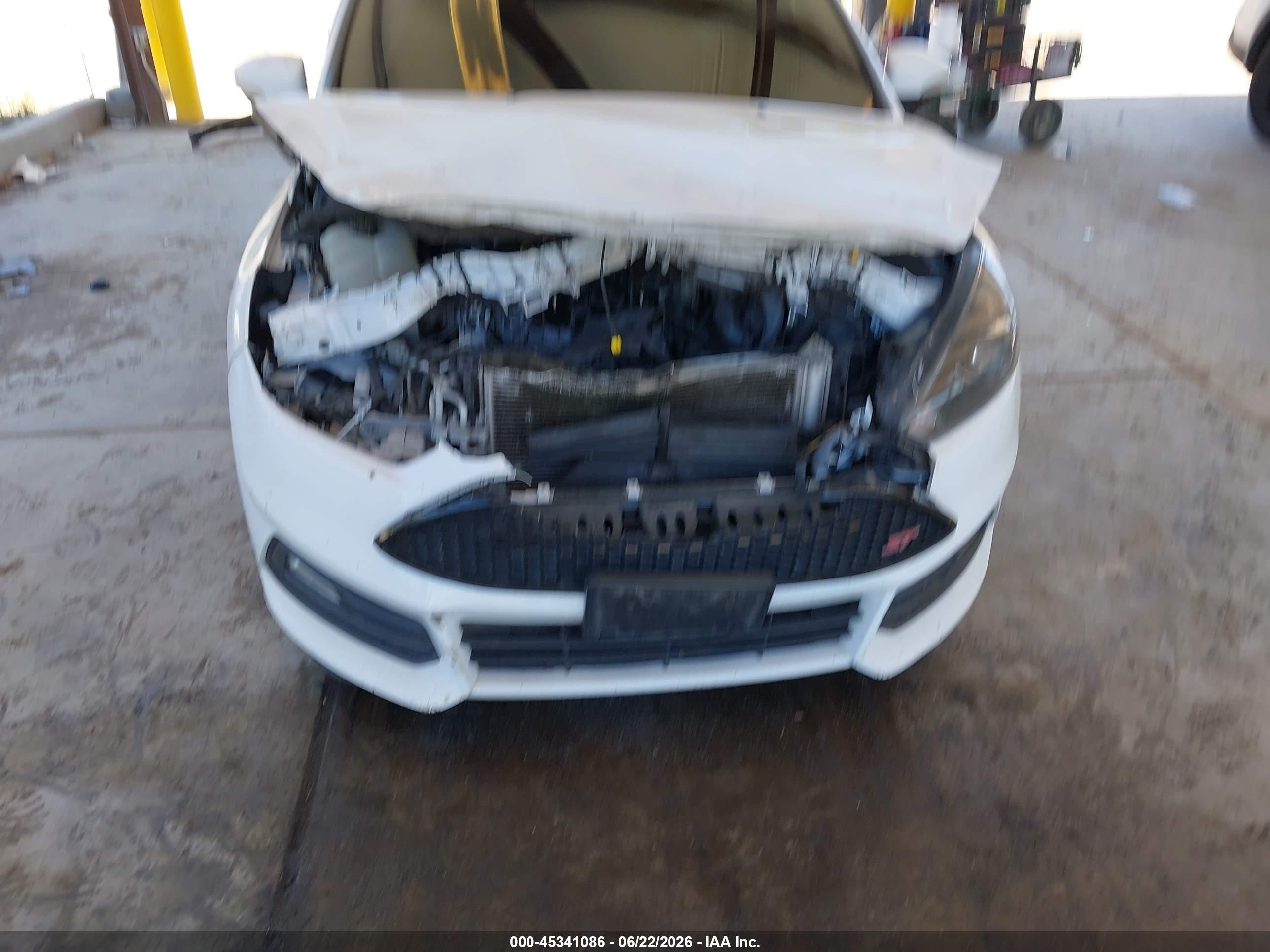 2015 Ford Focus St   White vin: 1FADP3L92FL281689
