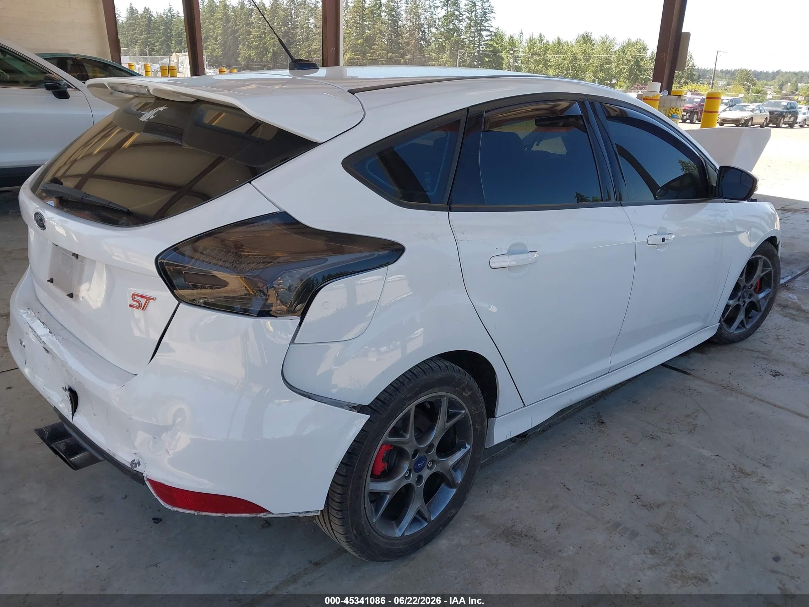 2015 Ford Focus St   White vin: 1FADP3L92FL281689