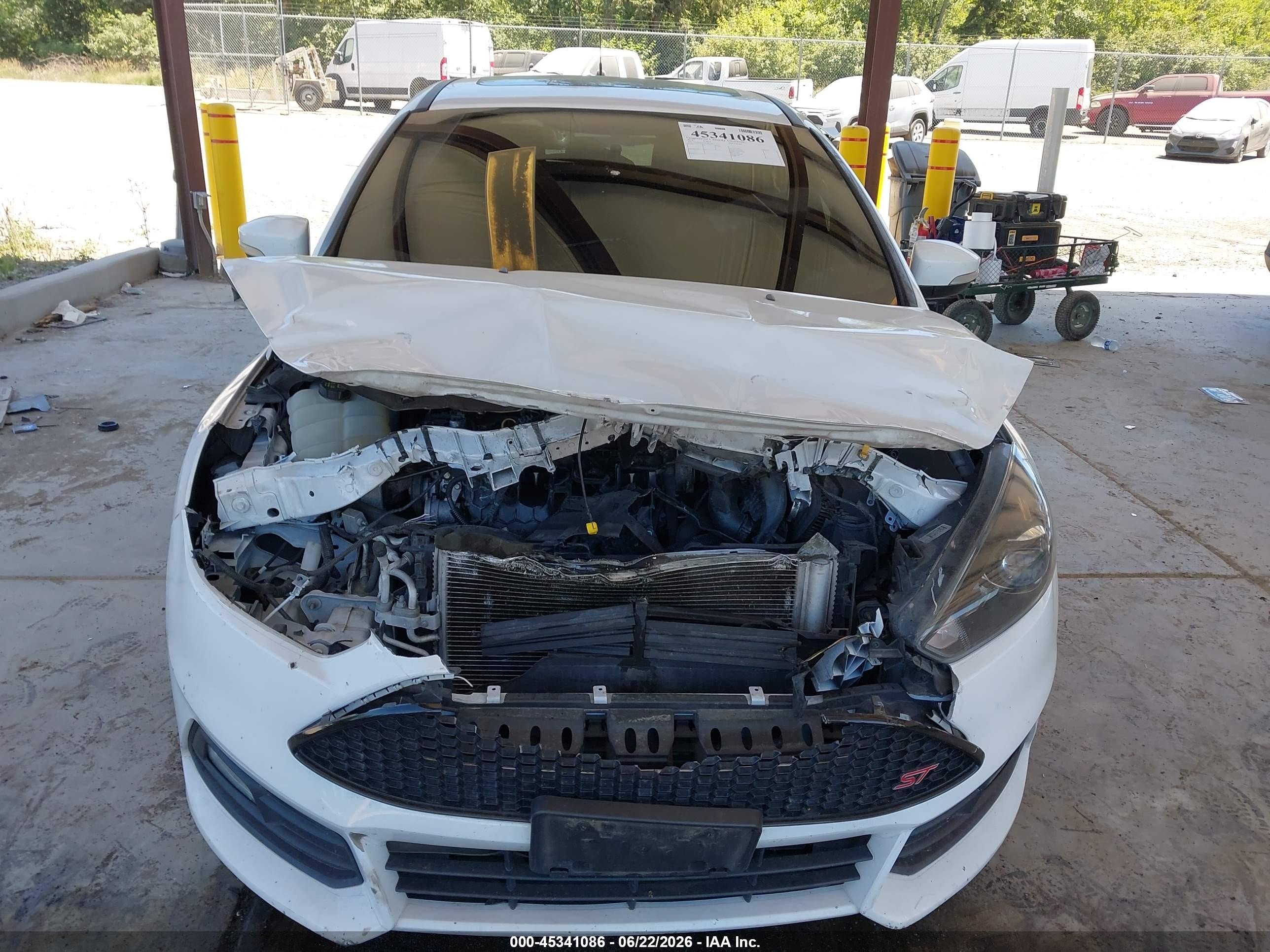 2015 Ford Focus St   White vin: 1FADP3L92FL281689