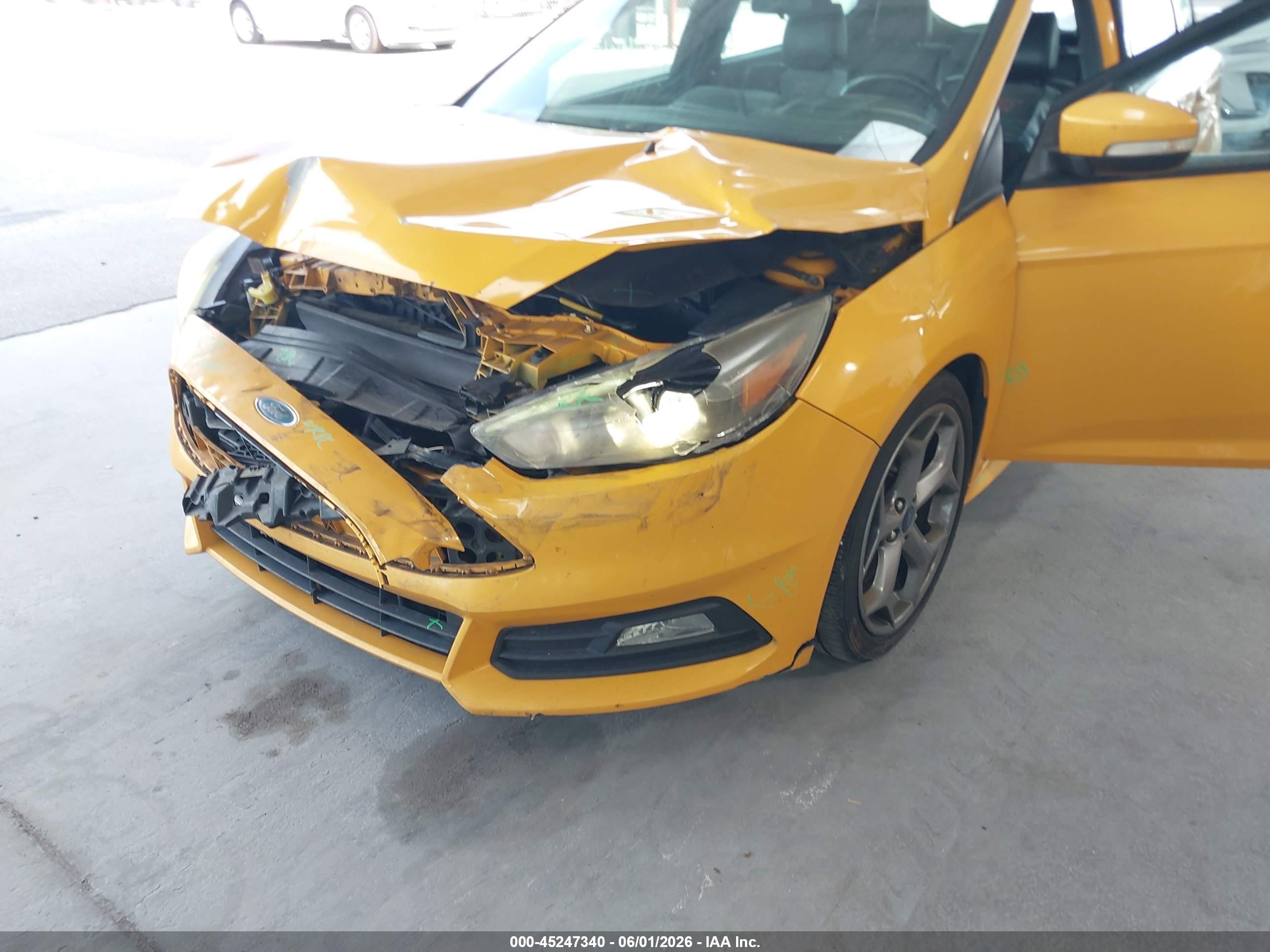 2015 Ford Focus St   Желтый vin: 1FADP3L92FL287220