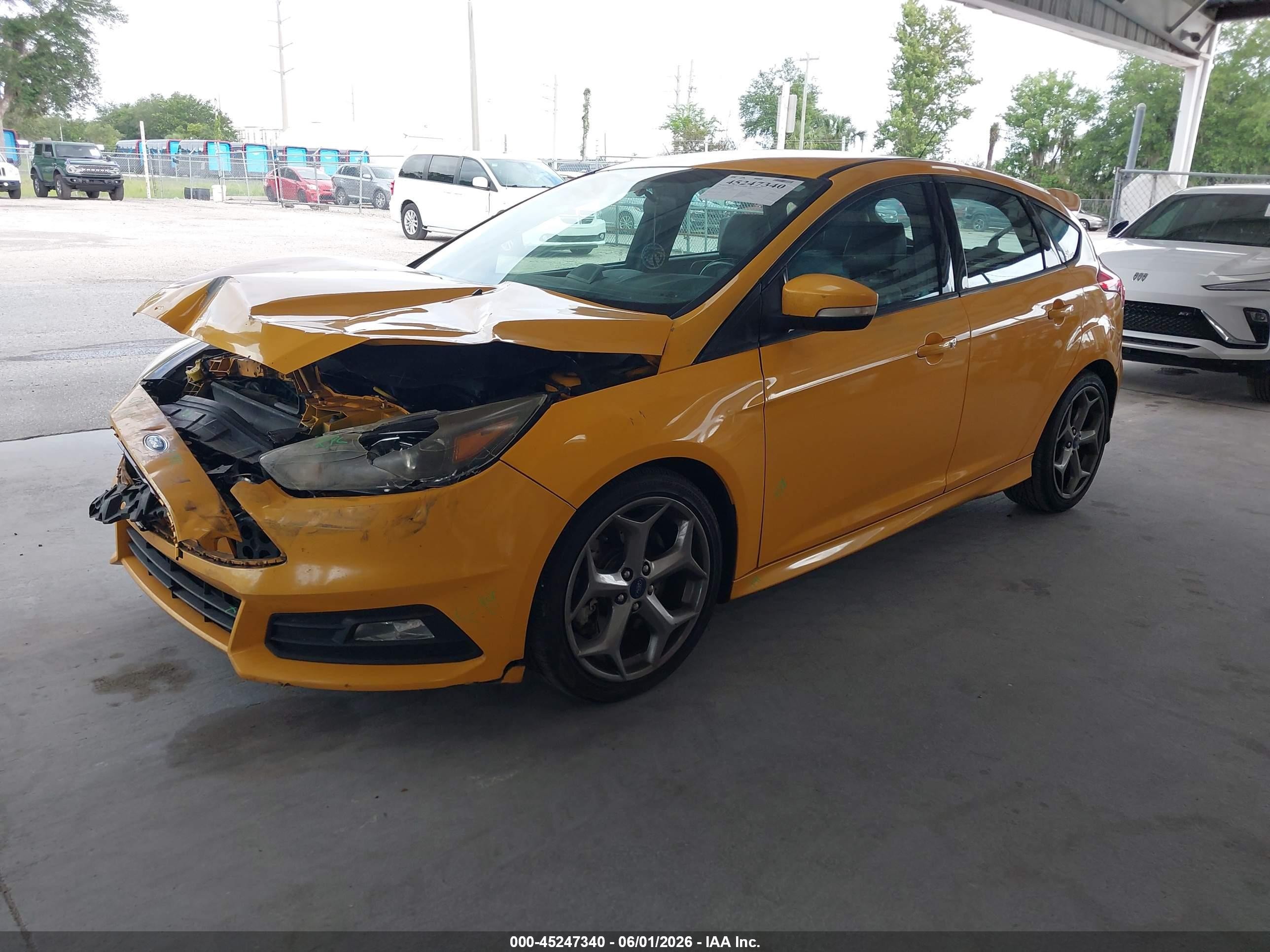 2015 Ford Focus St   Желтый vin: 1FADP3L92FL287220