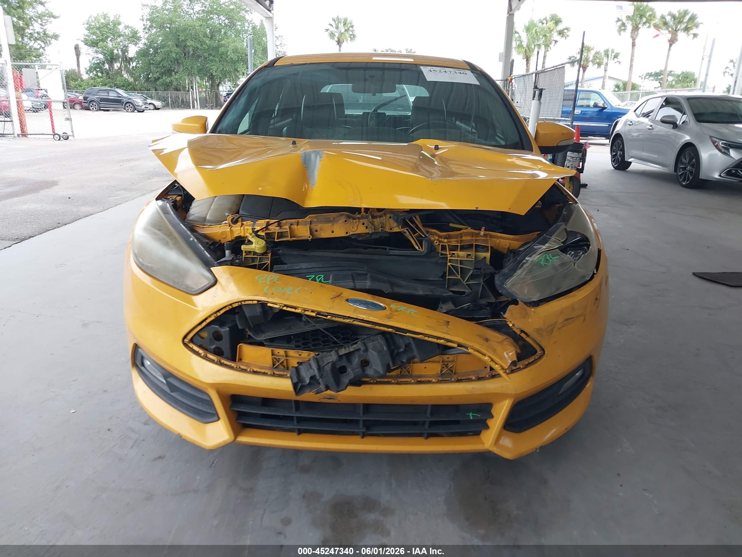 2015 Ford Focus St   Желтый vin: 1FADP3L92FL287220
