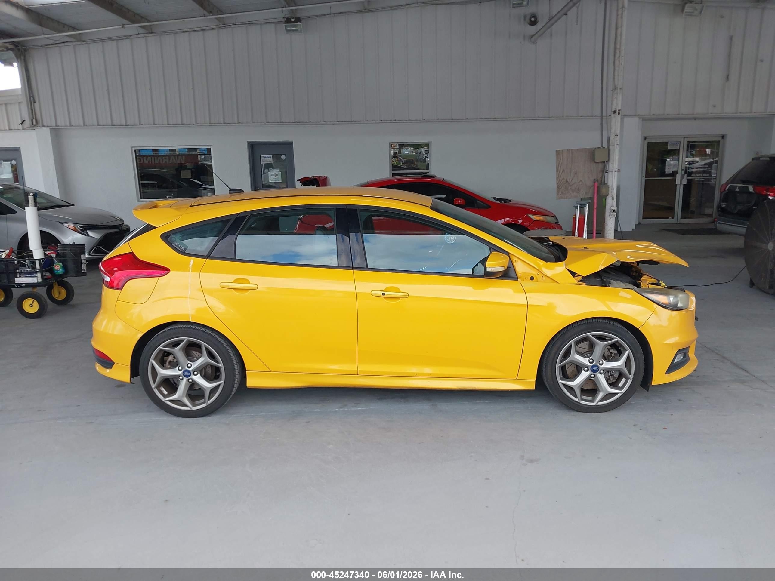 2015 Ford Focus St   Желтый vin: 1FADP3L92FL287220