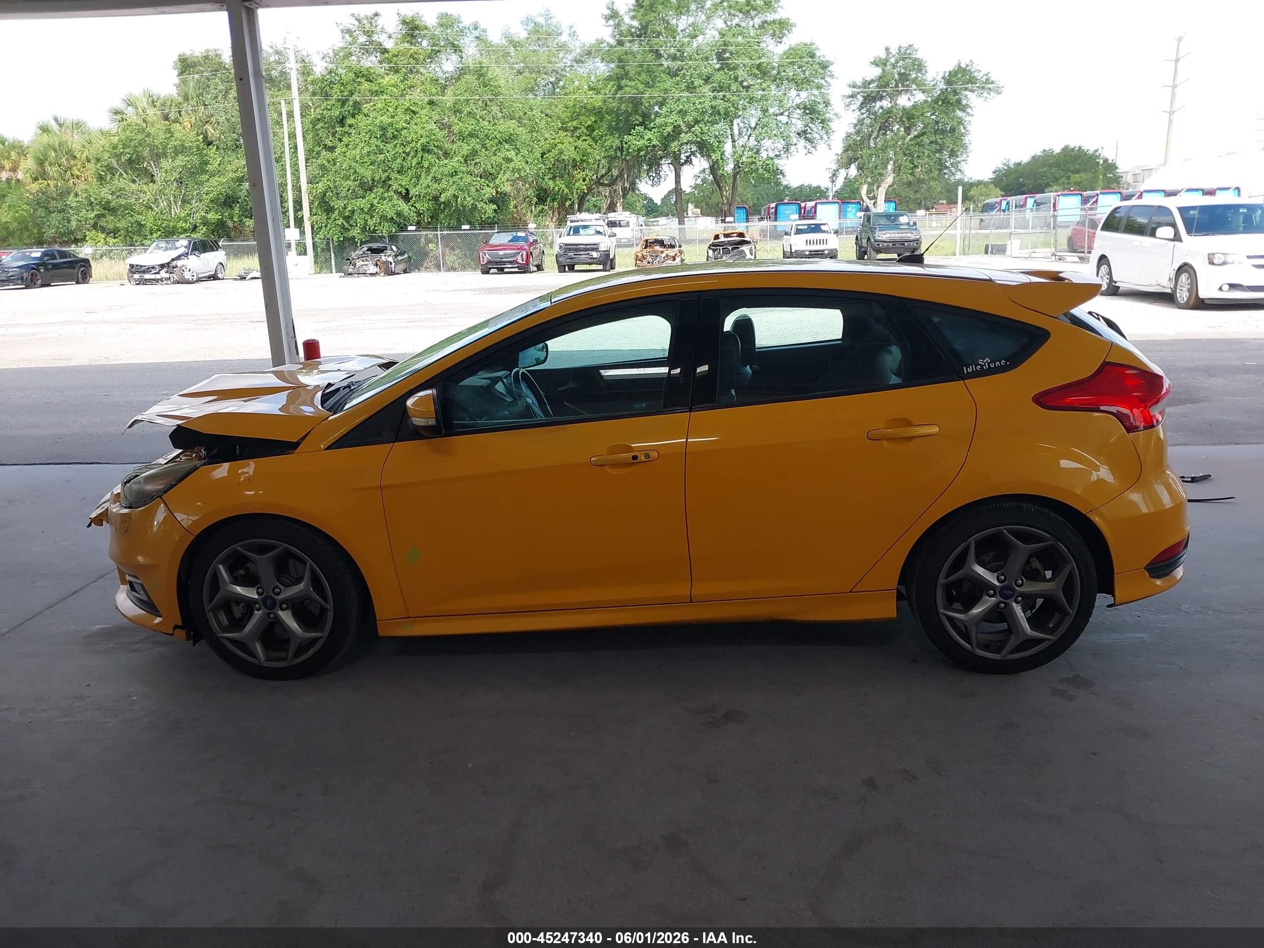 2015 Ford Focus St   Желтый vin: 1FADP3L92FL287220
