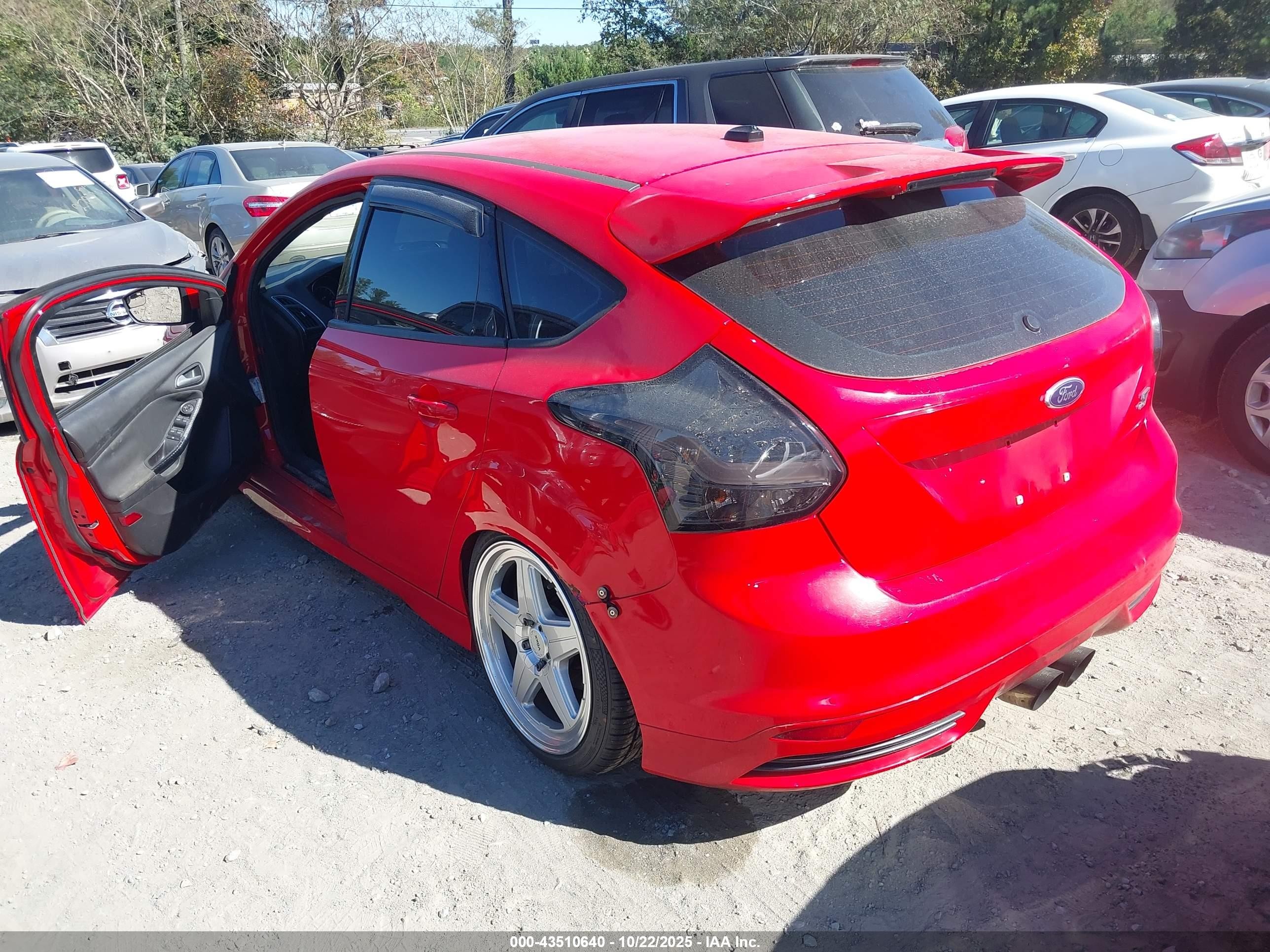 2014 Ford Focus St   Красный vin: 1FADP3L93EL126440