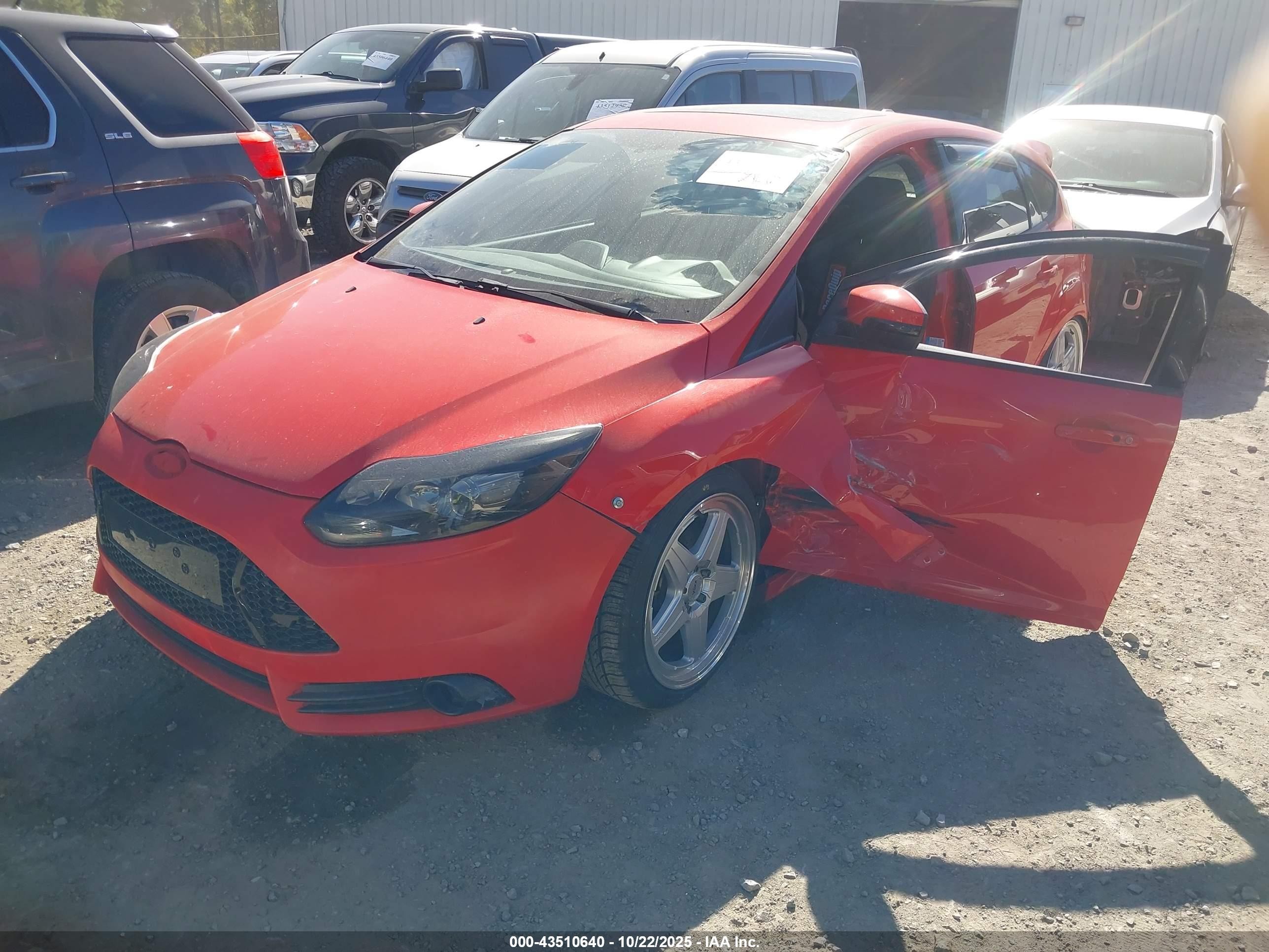 2014 Ford Focus St   Красный vin: 1FADP3L93EL126440