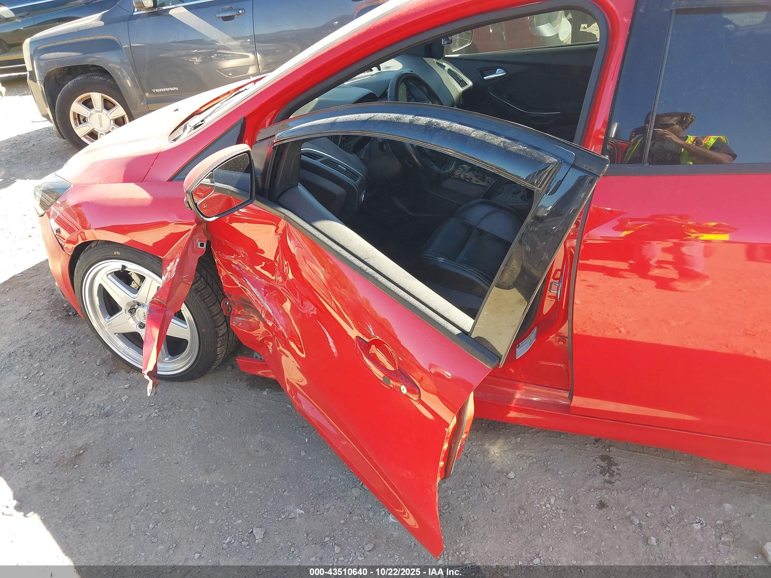2014 Ford Focus St   Красный vin: 1FADP3L93EL126440