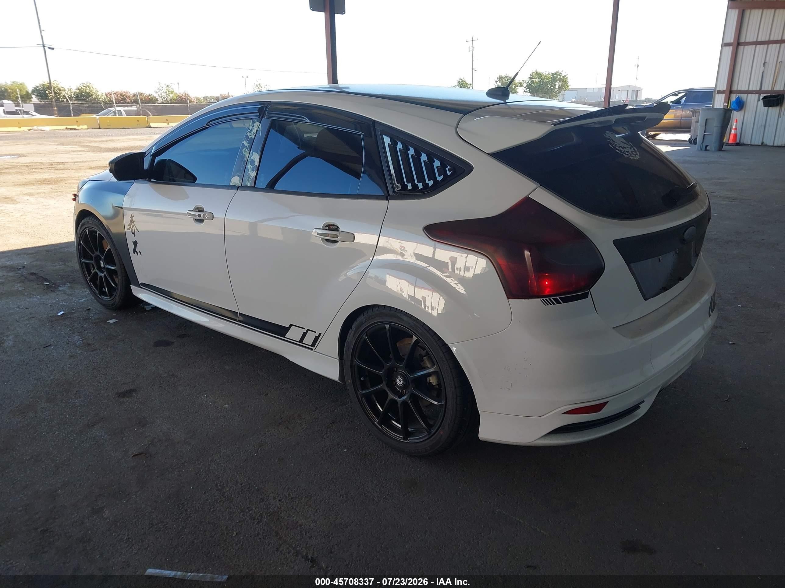 2014 Ford Focus St   White vin: 1FADP3L93EL238123