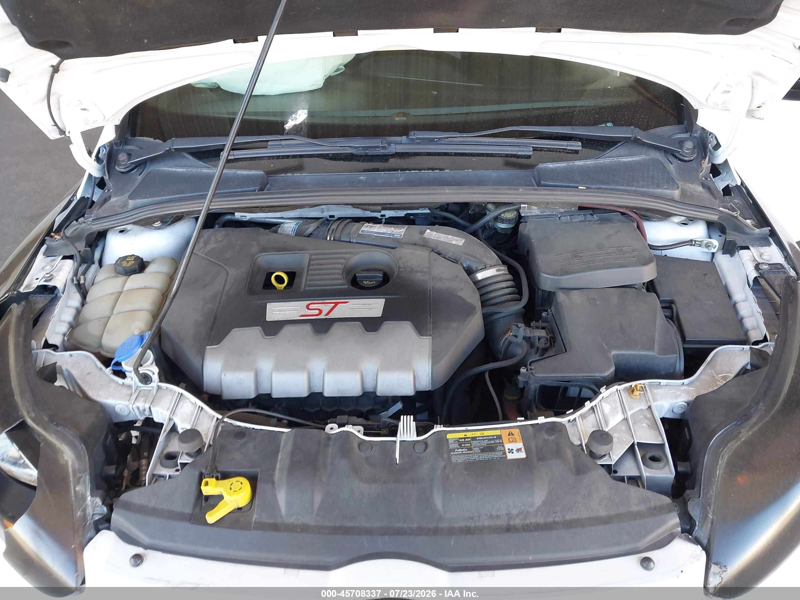 2014 Ford Focus St   White vin: 1FADP3L93EL238123