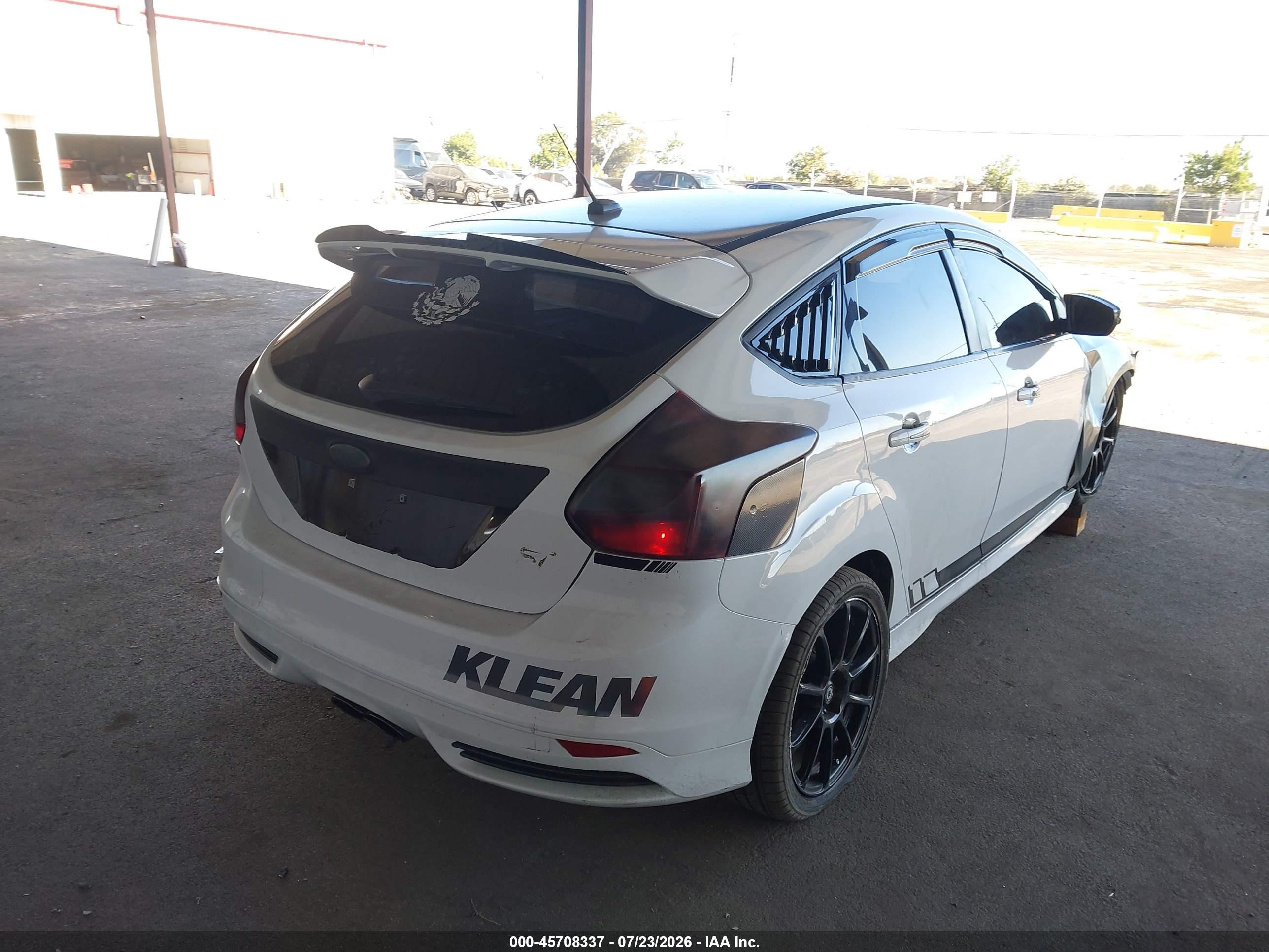 2014 Ford Focus St   White vin: 1FADP3L93EL238123