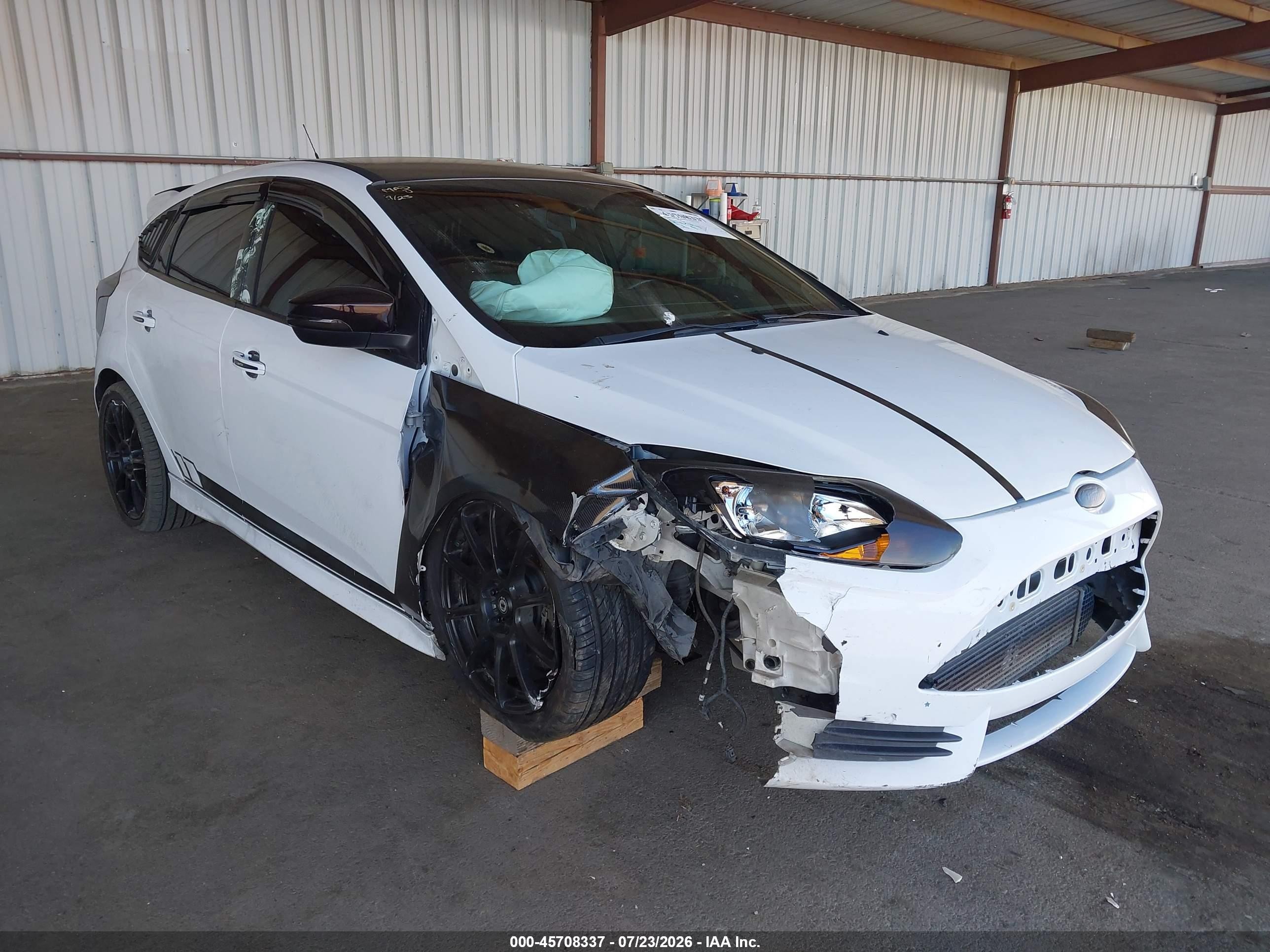 2014 Ford Focus St   White vin: 1FADP3L93EL238123
