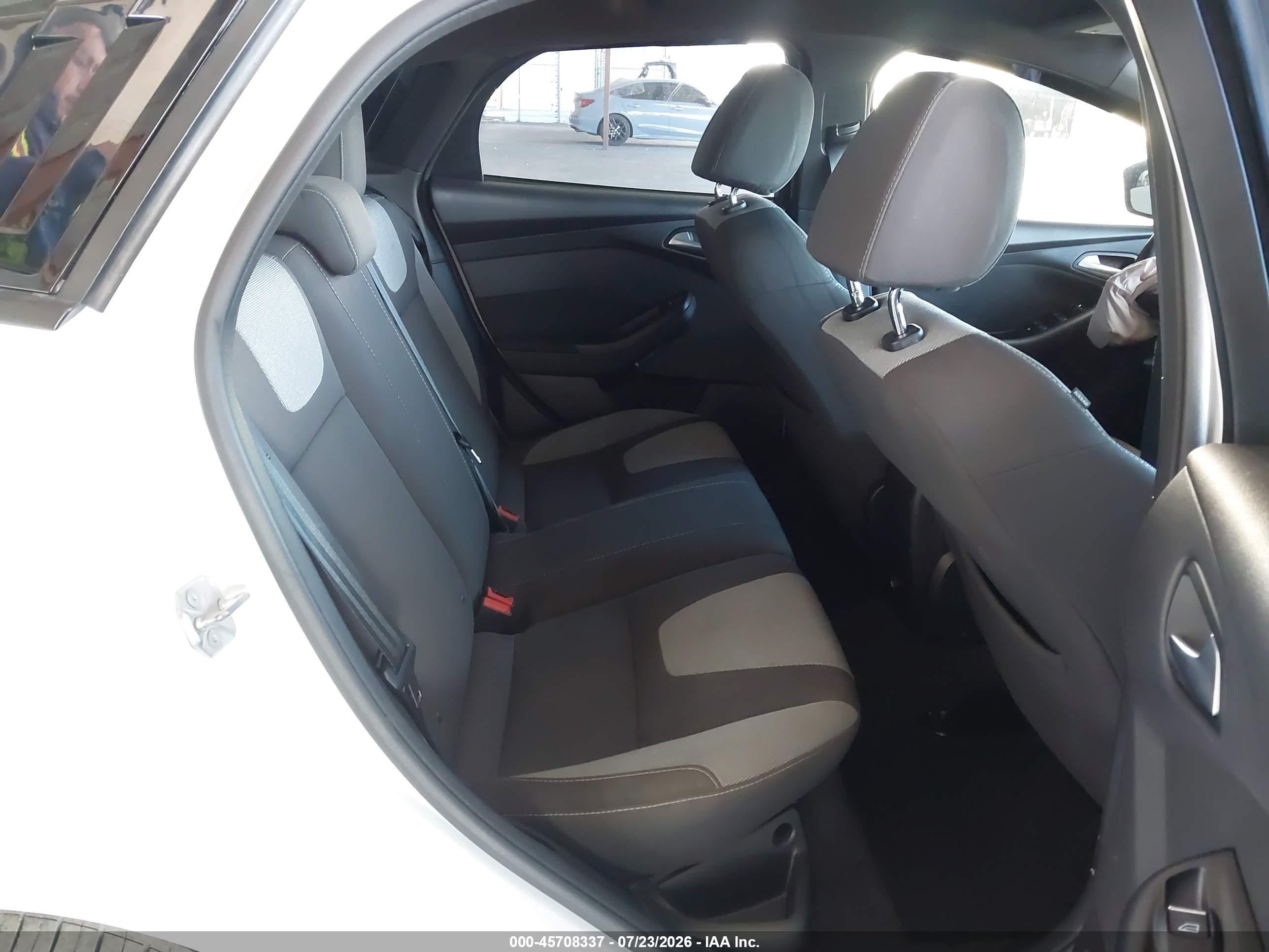 2014 Ford Focus St   White vin: 1FADP3L93EL238123