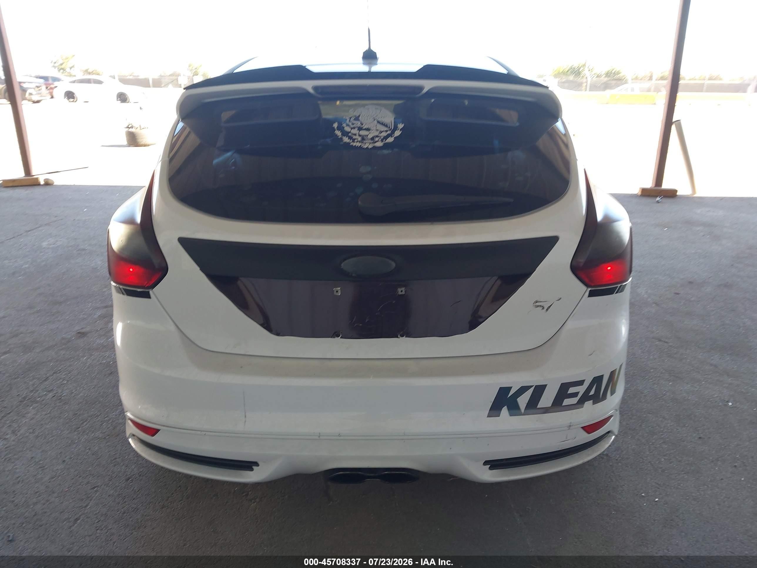 2014 Ford Focus St   White vin: 1FADP3L93EL238123