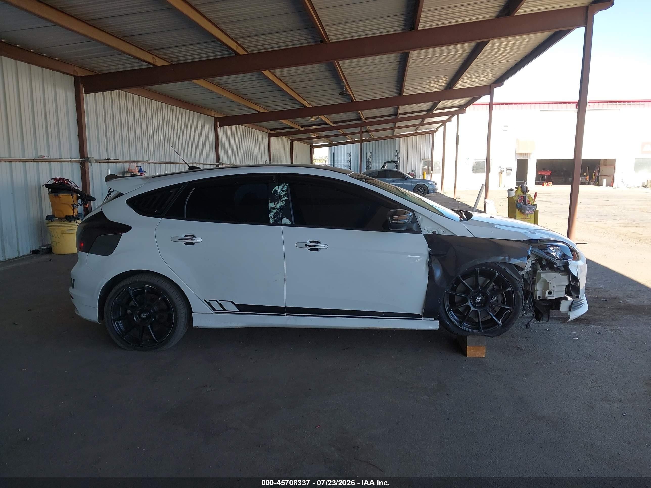 2014 Ford Focus St   White vin: 1FADP3L93EL238123