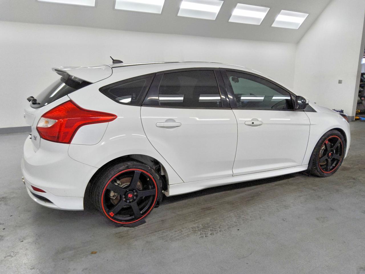 2014 Ford Focus St White vin: 1FADP3L94EL259806