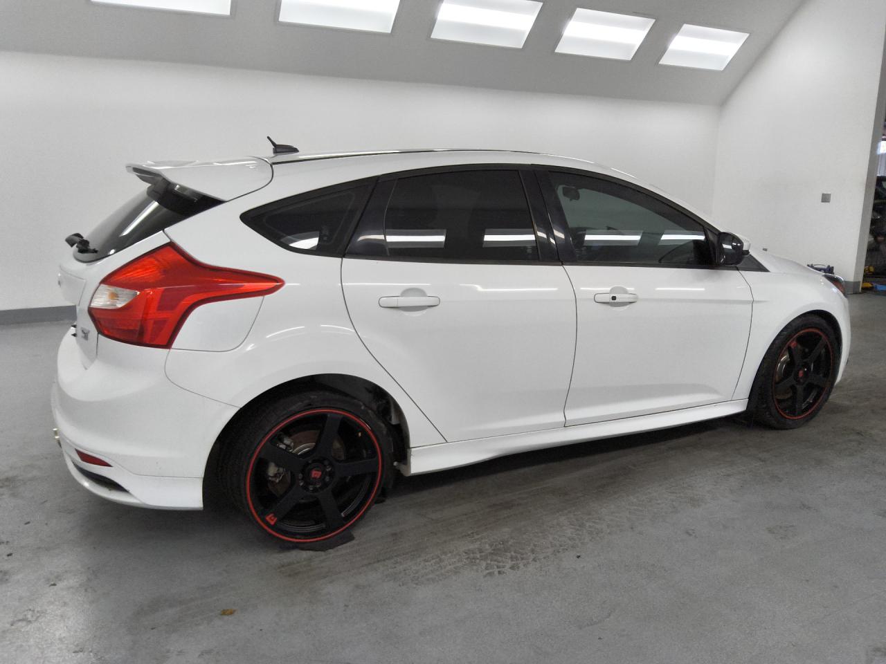 2014 Ford Focus St White vin: 1FADP3L94EL259806 Damage: Right Rear Wheel, Aftermarket, Acceptable