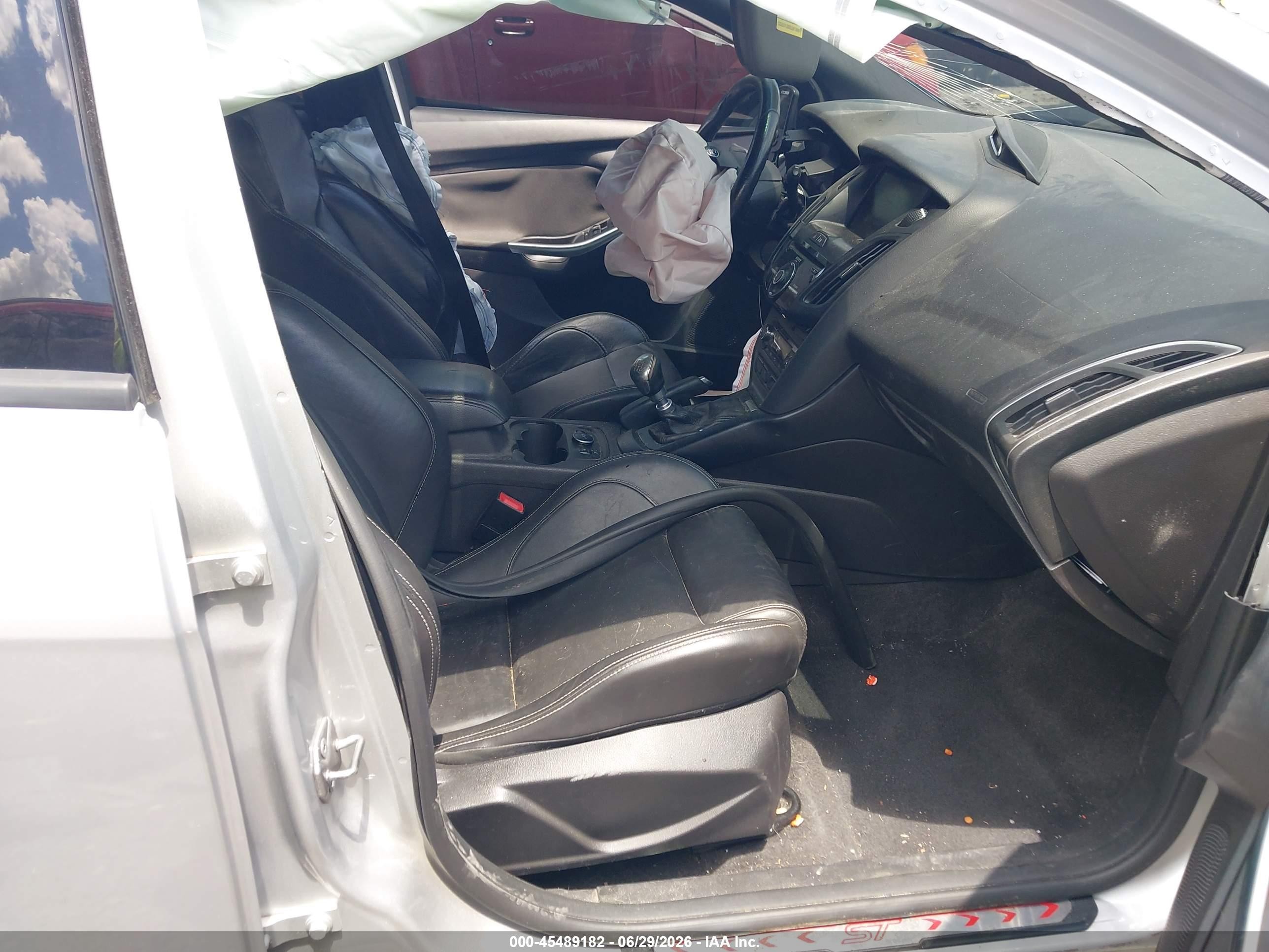 2014 Ford Focus St   Silver vin: 1FADP3L94EL320409