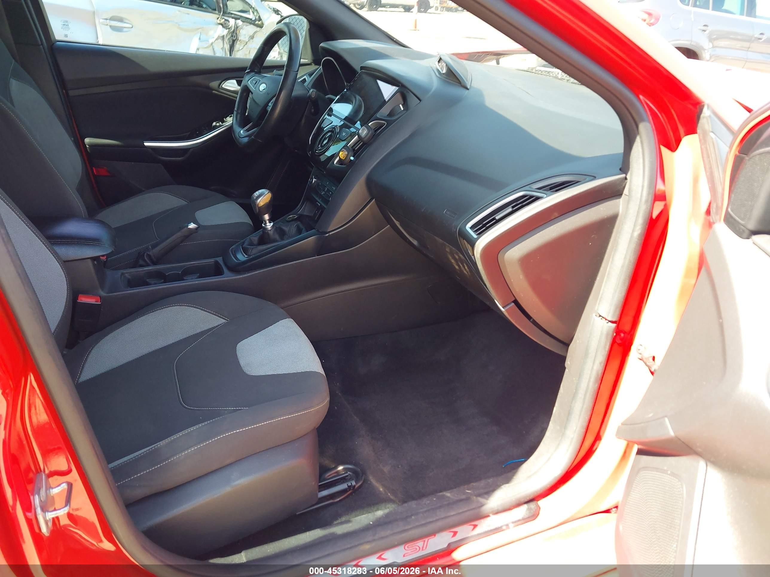 2015 Ford Focus St   Red vin: 1FADP3L94FL246412