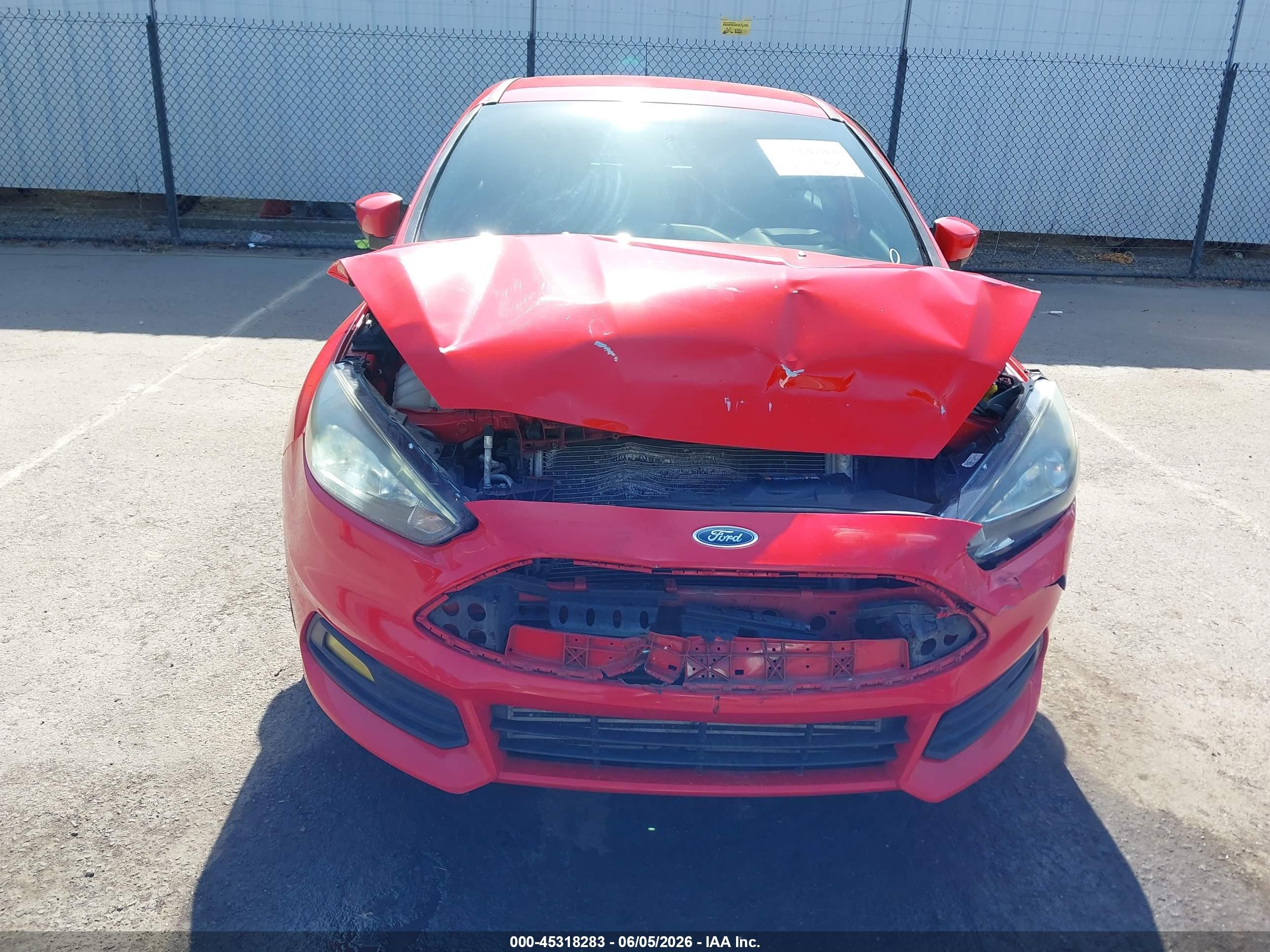 2015 Ford Focus St   Red vin: 1FADP3L94FL246412