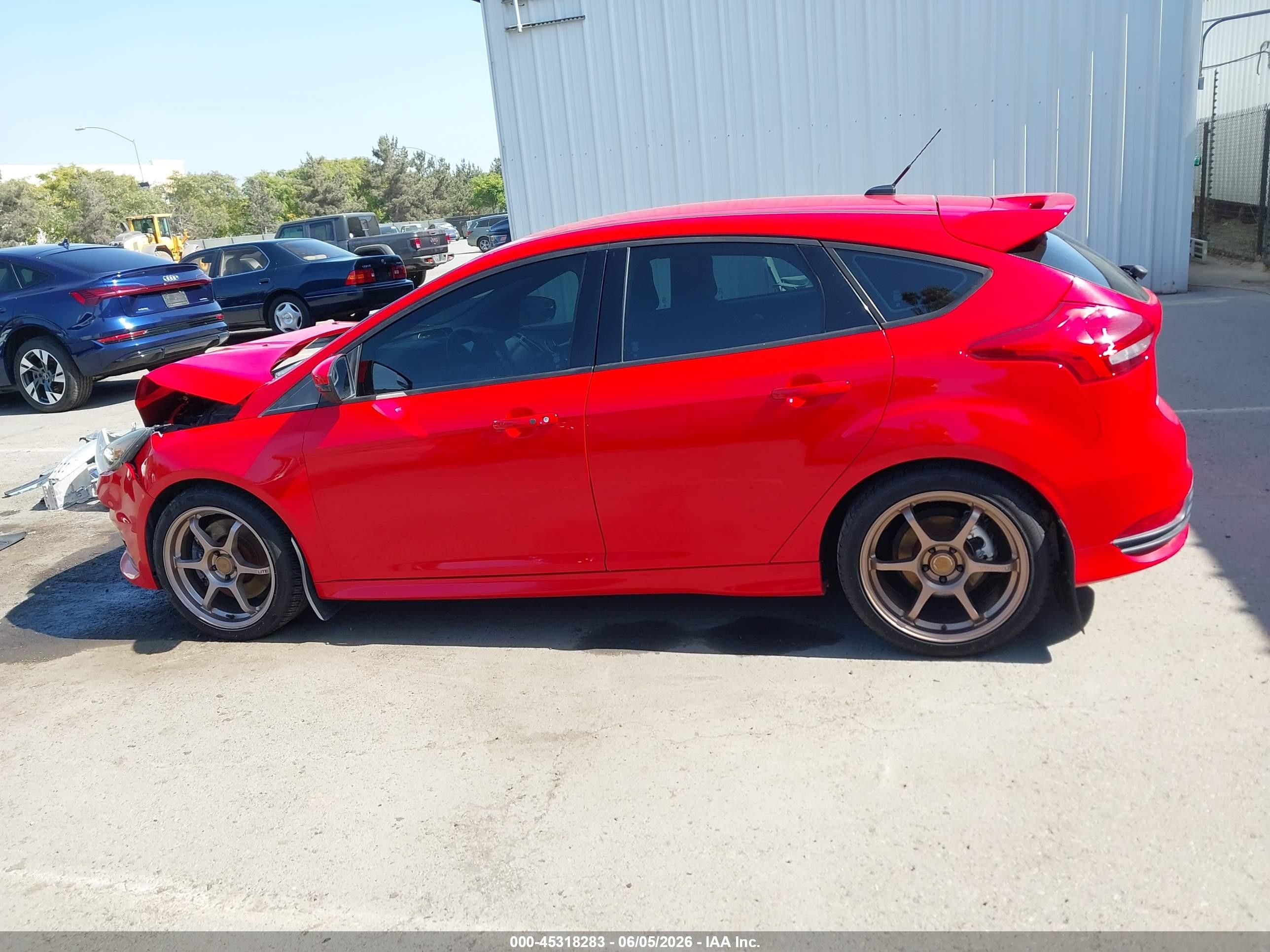 2015 Ford Focus St   Red vin: 1FADP3L94FL246412