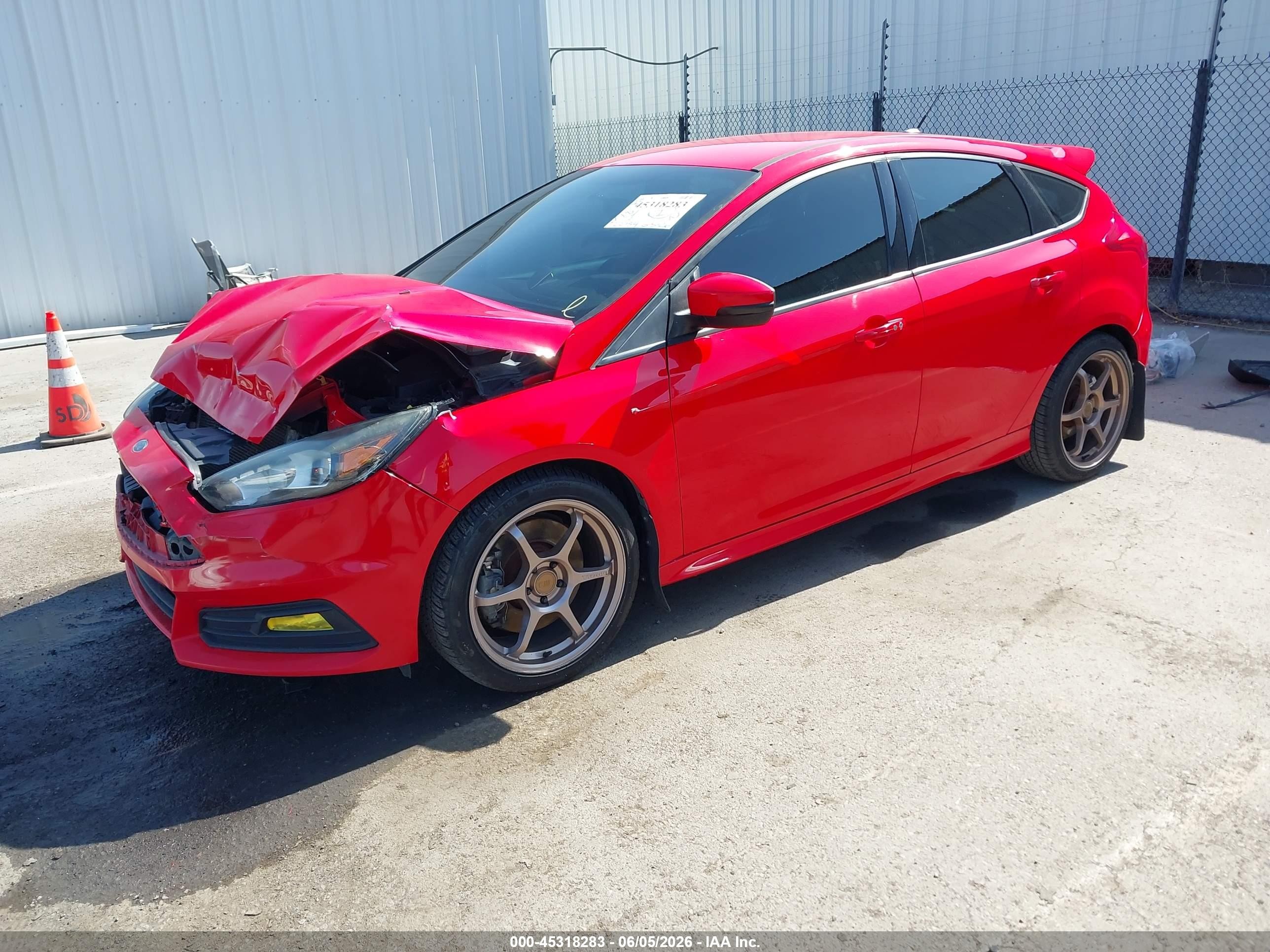 2015 Ford Focus St   Red vin: 1FADP3L94FL246412