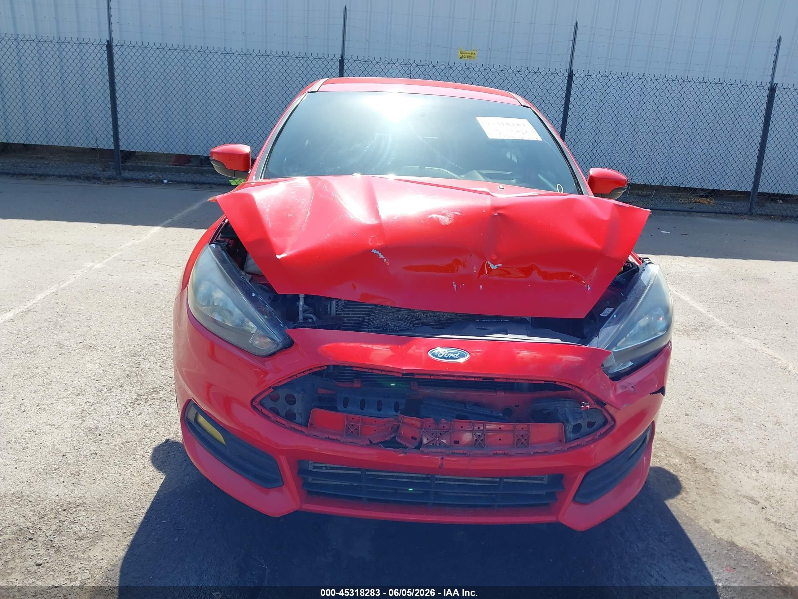 2015 Ford Focus St   Red vin: 1FADP3L94FL246412