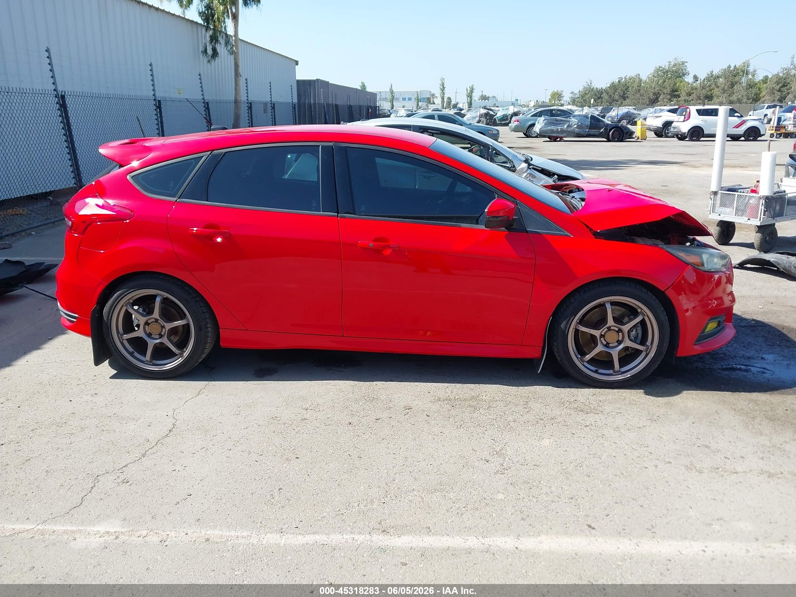 2015 Ford Focus St   Red vin: 1FADP3L94FL246412